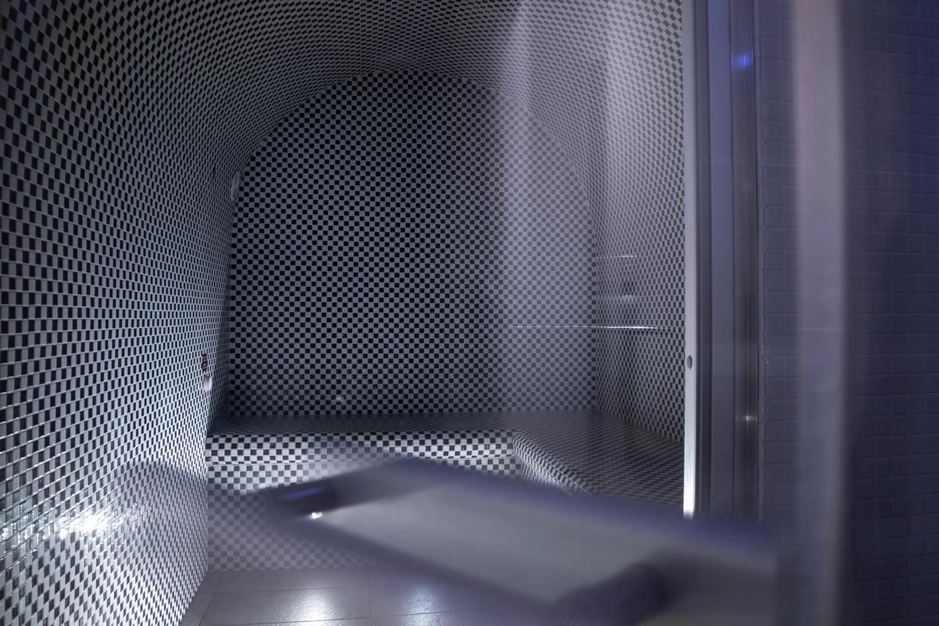 Steam room in Hôtel Marais Hôme