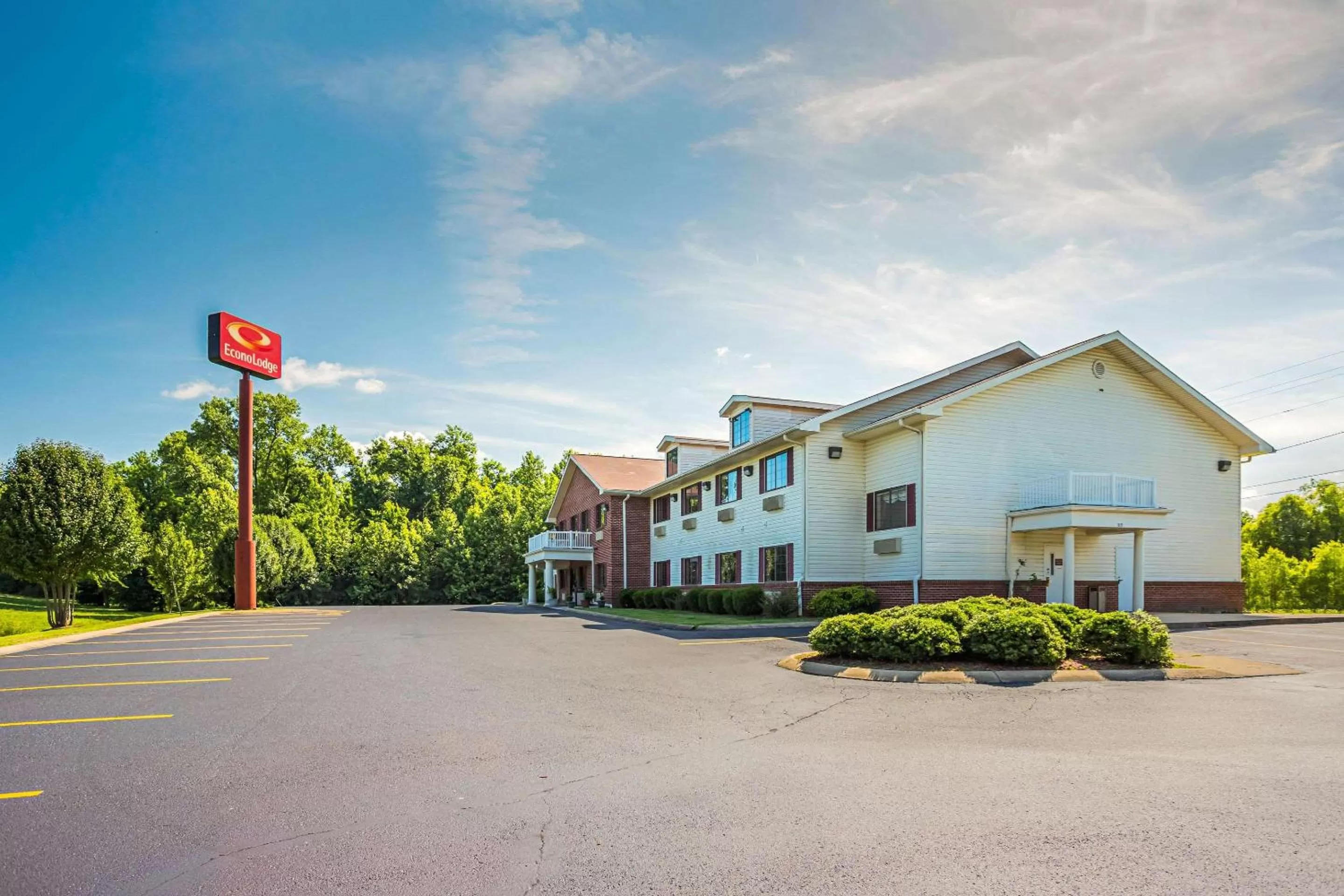 Property building in Econo Lodge Inn & Suites Ripley