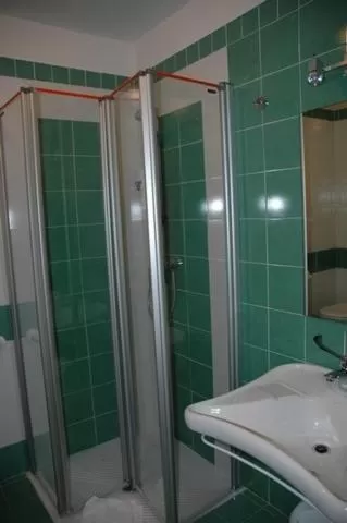 Shower in Hotel Fiera
