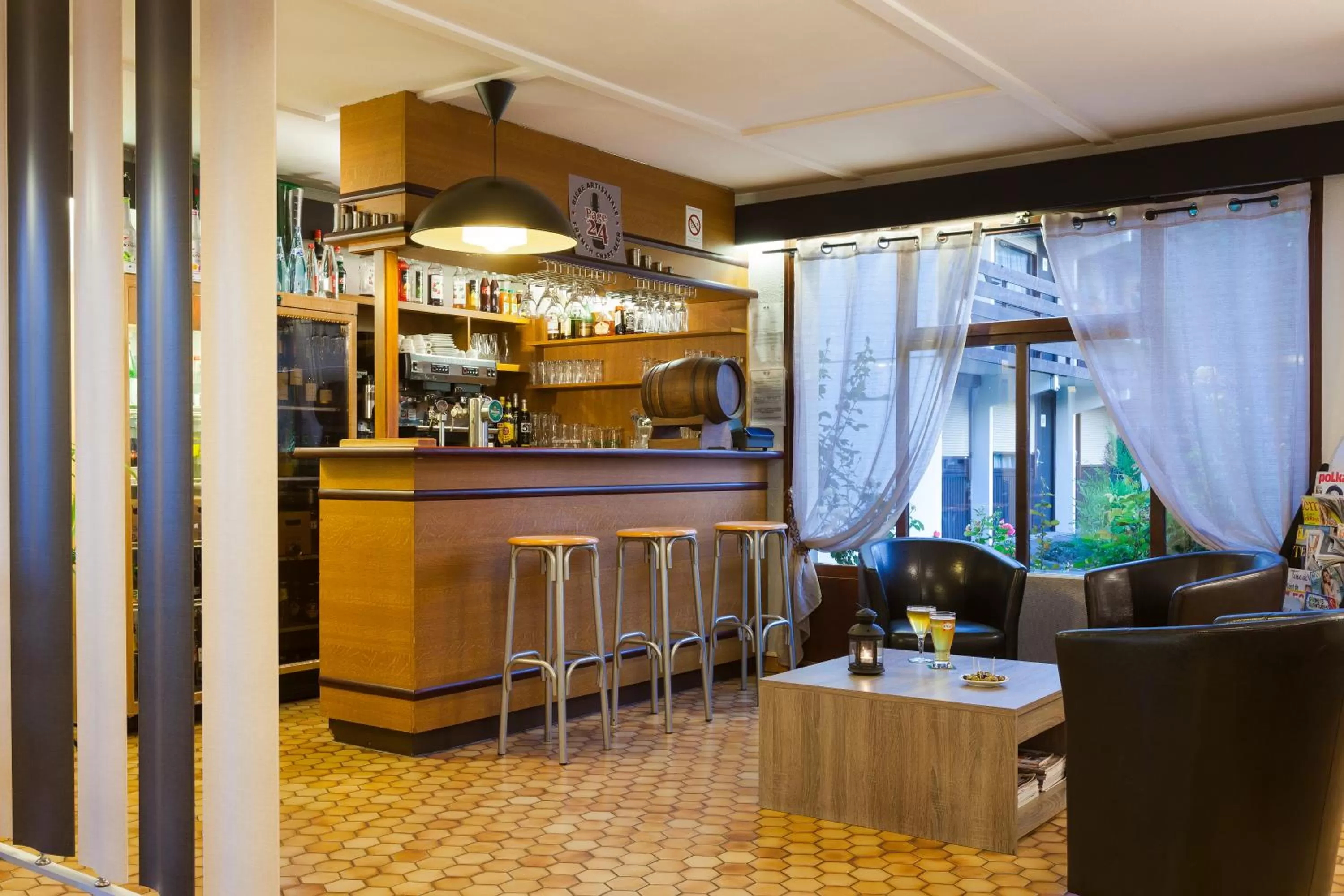 Lounge or bar in Comfort Hotel Lens - Noyelles Godault