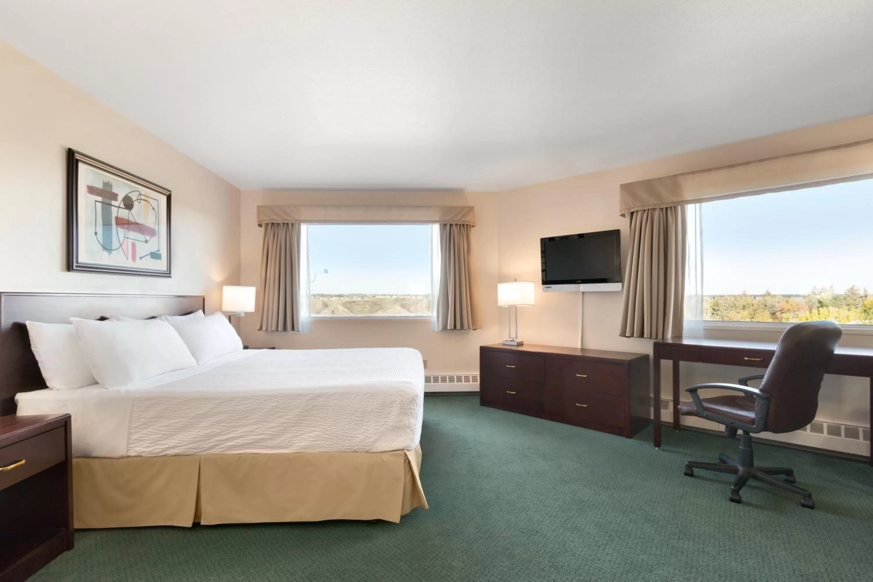 Photo of the whole room, Bed in Days Inn by Wyndham Lethbridge