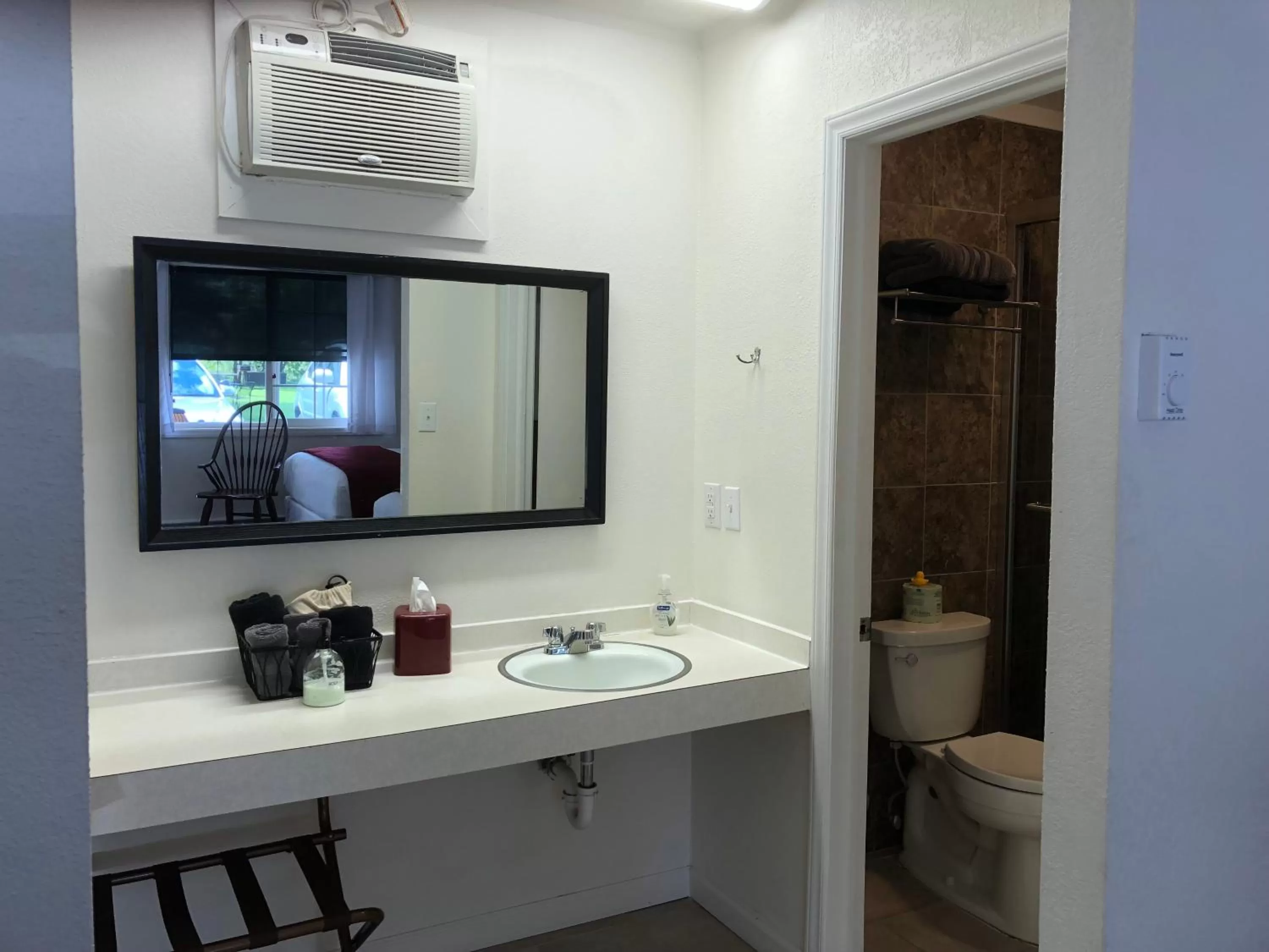 Bathroom in Cardinal Inn