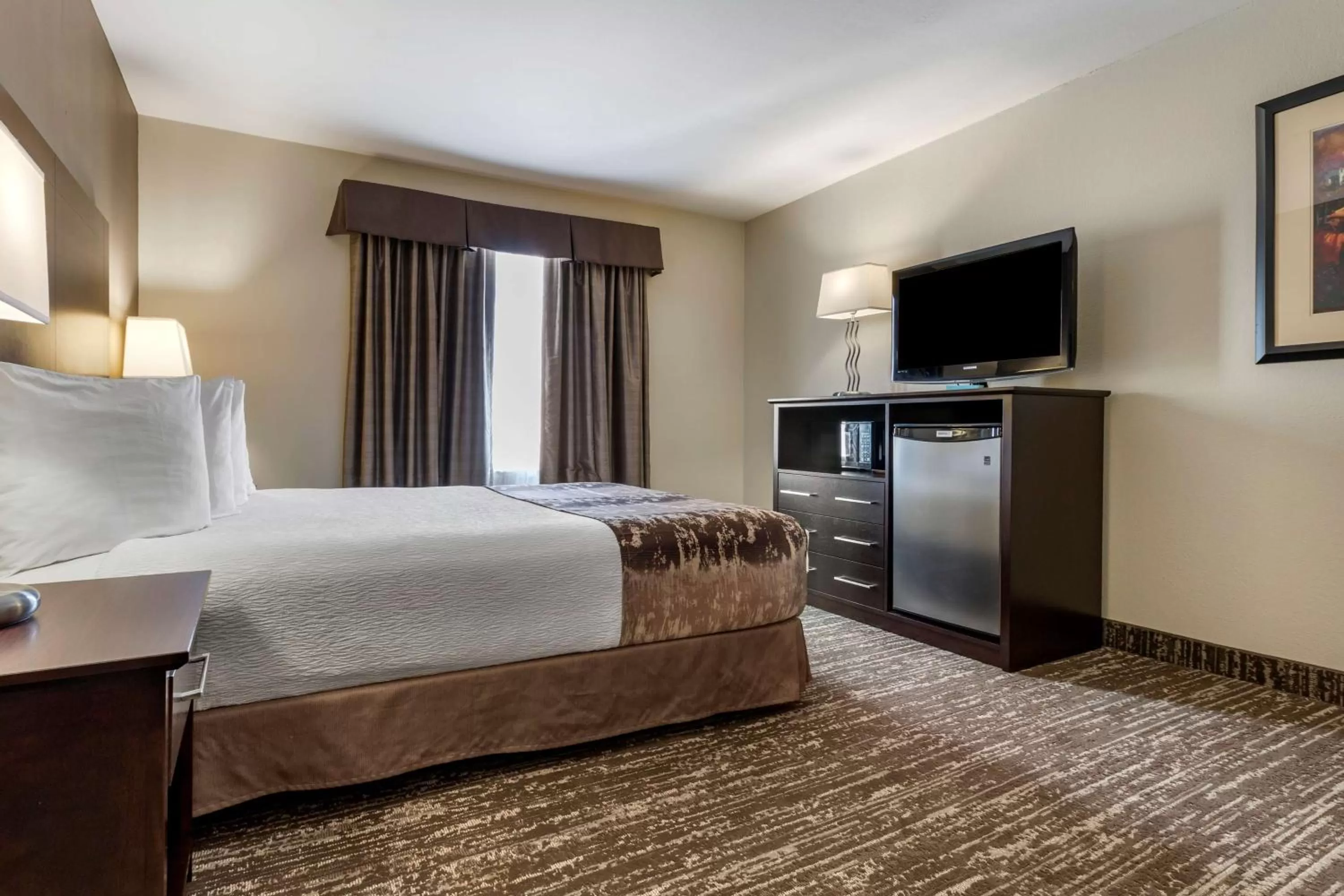Queen Room - Disability Access in Best Western Plus Pembina Inn & Suites