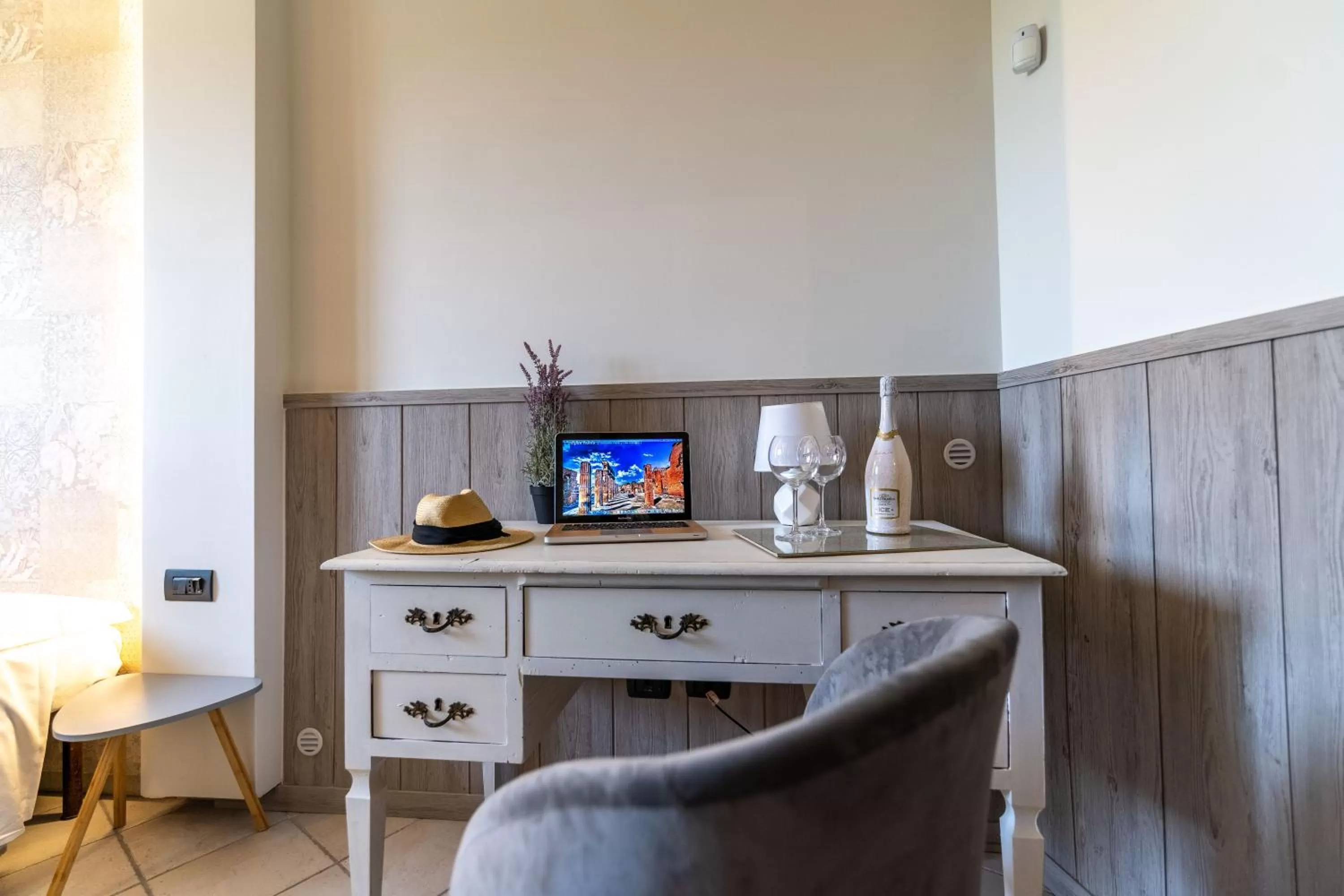 Decorative detail in Villa Rocla guest house Pompei