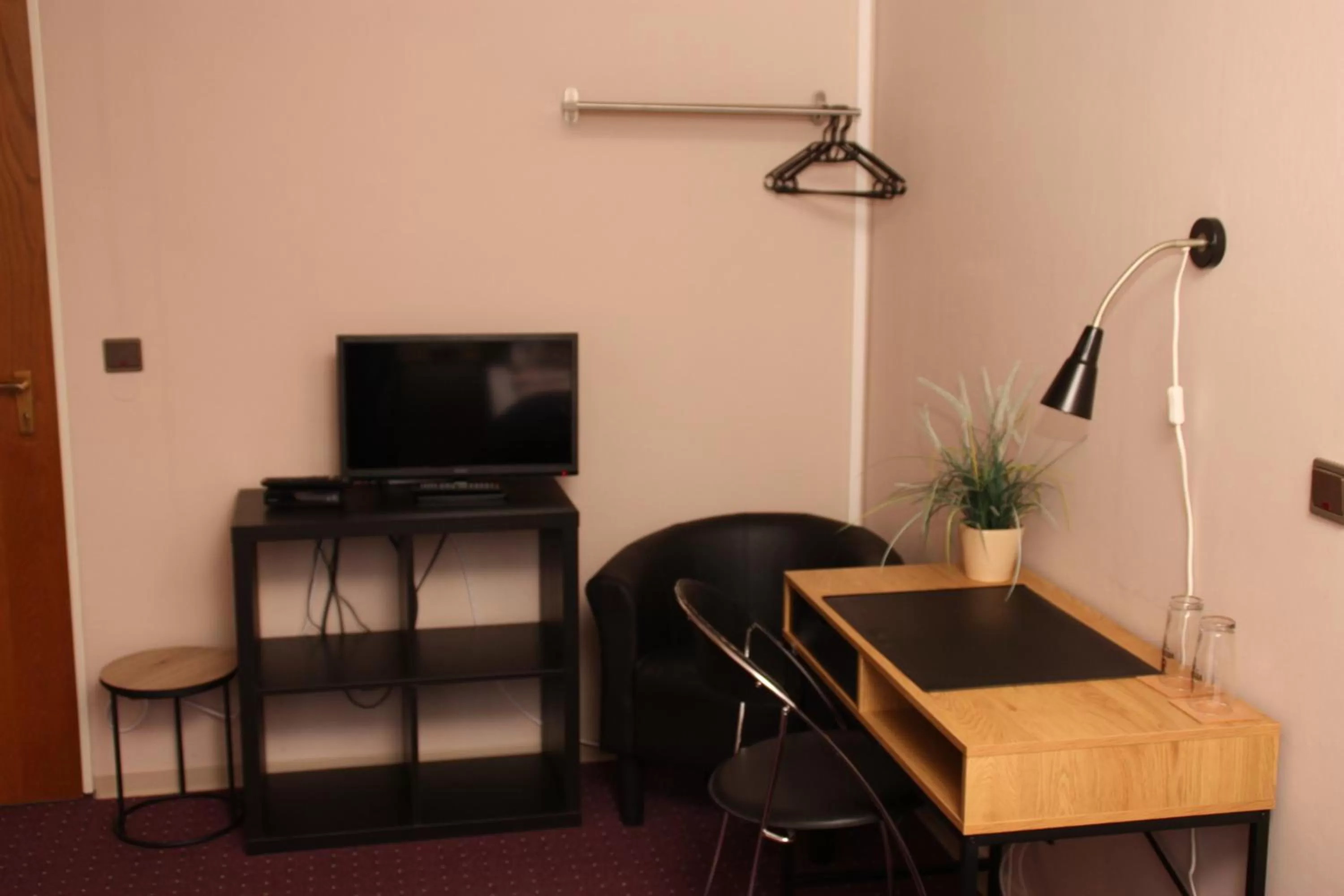 Photo of the whole room, TV/Entertainment Center in Landhaus Riedel