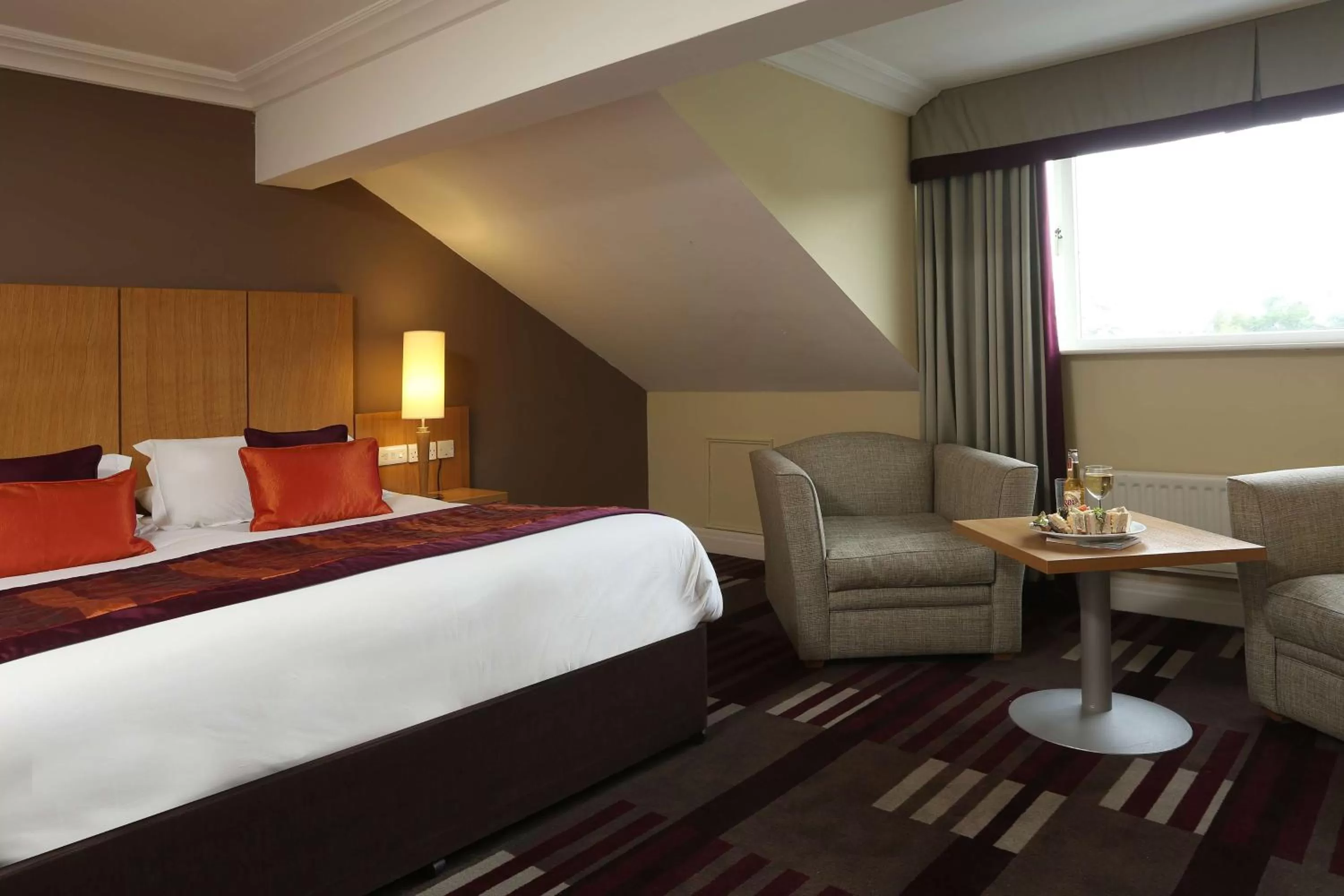 Photo of the whole room, Bed in Holiday Inn - Manchester - Oldham by IHG
