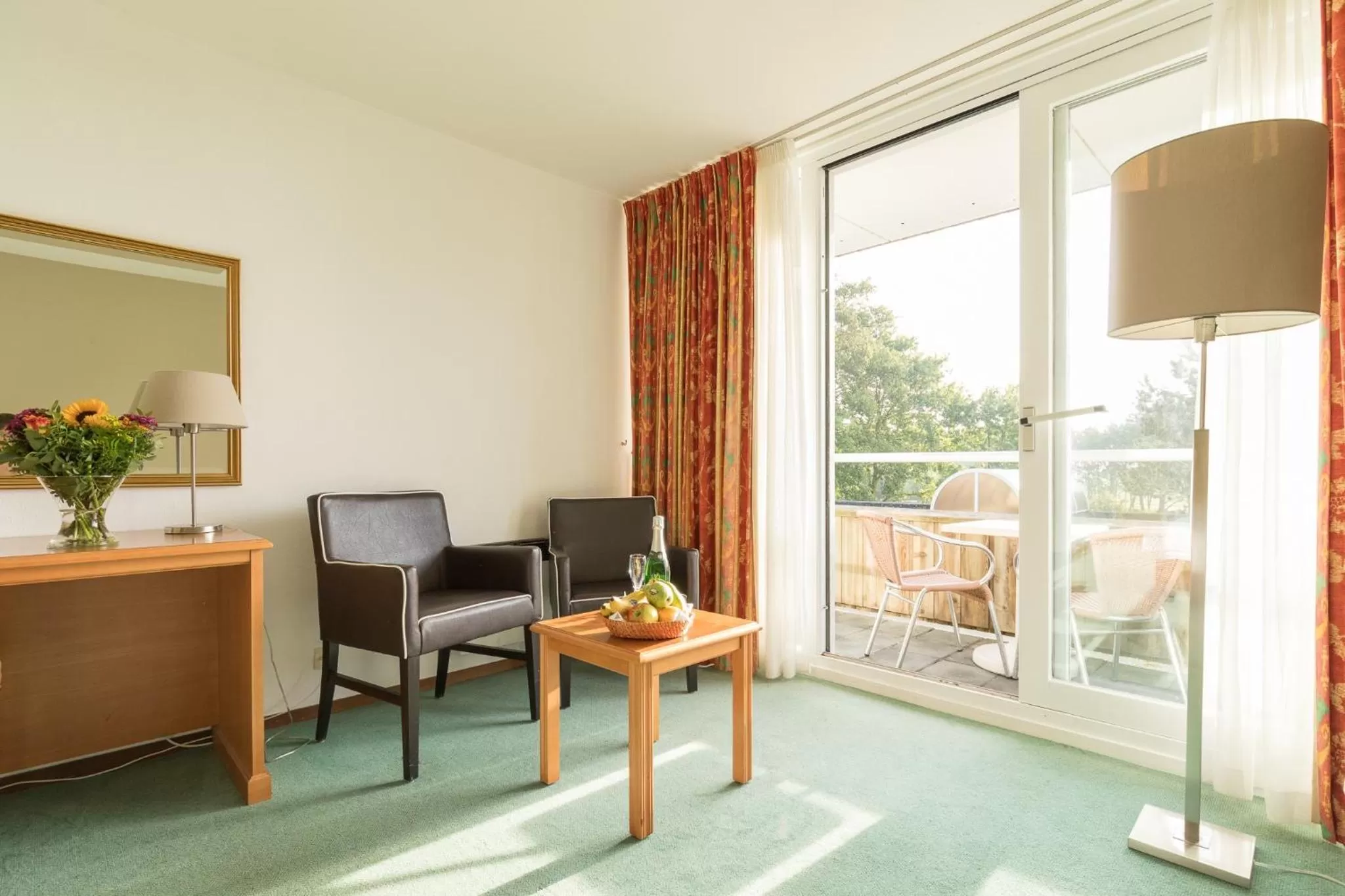 Seating area in Fletcher Hotel-Restaurant Amelander Kaap