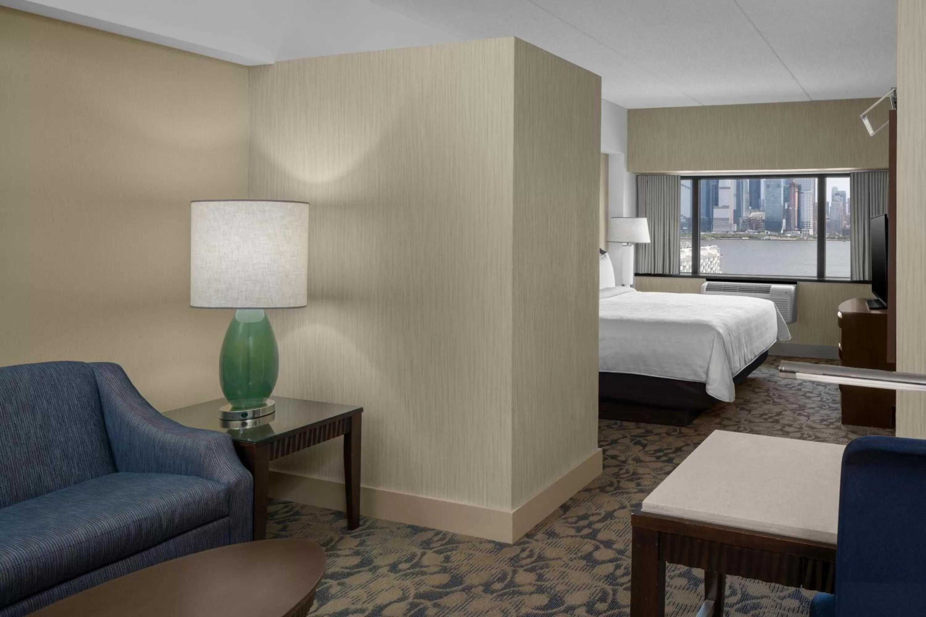 Photo of the whole room, Bed in Sheraton Lincoln Harbor Hotel