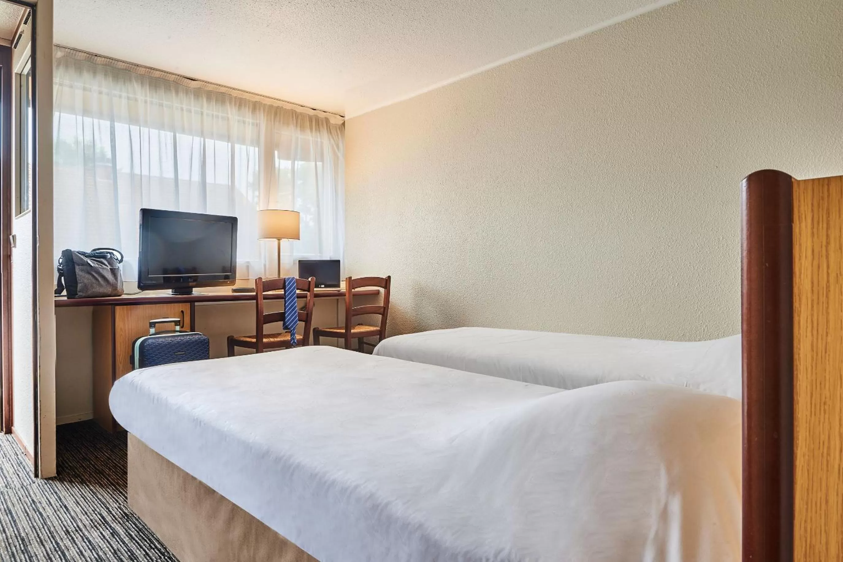 View (from property/room), Bed in Kyriad Direct Lyon Sud - Chasse-Sur-Rhône