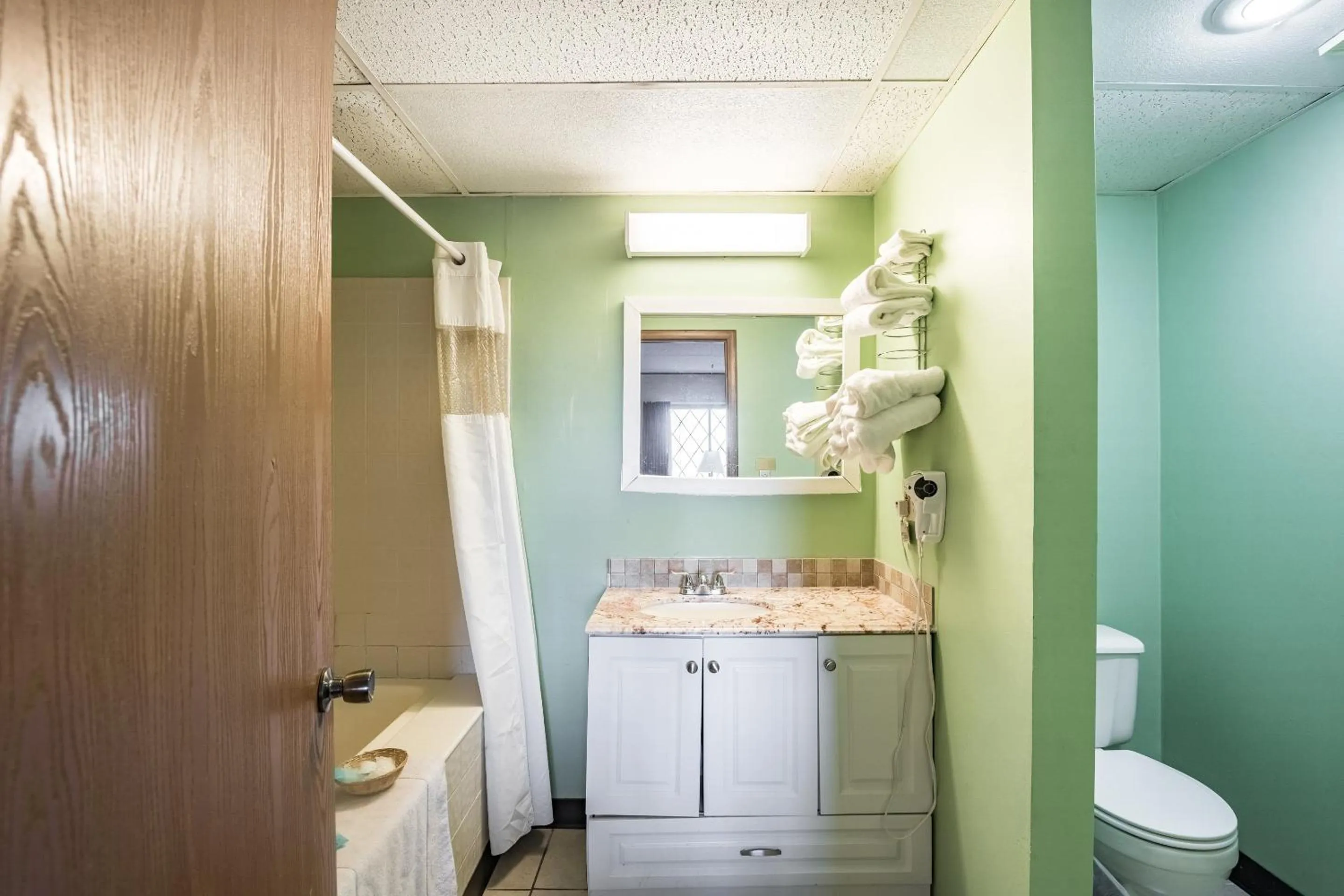 2 Bedroom Apartment Smoking in OYO Hotel Windmill Branson