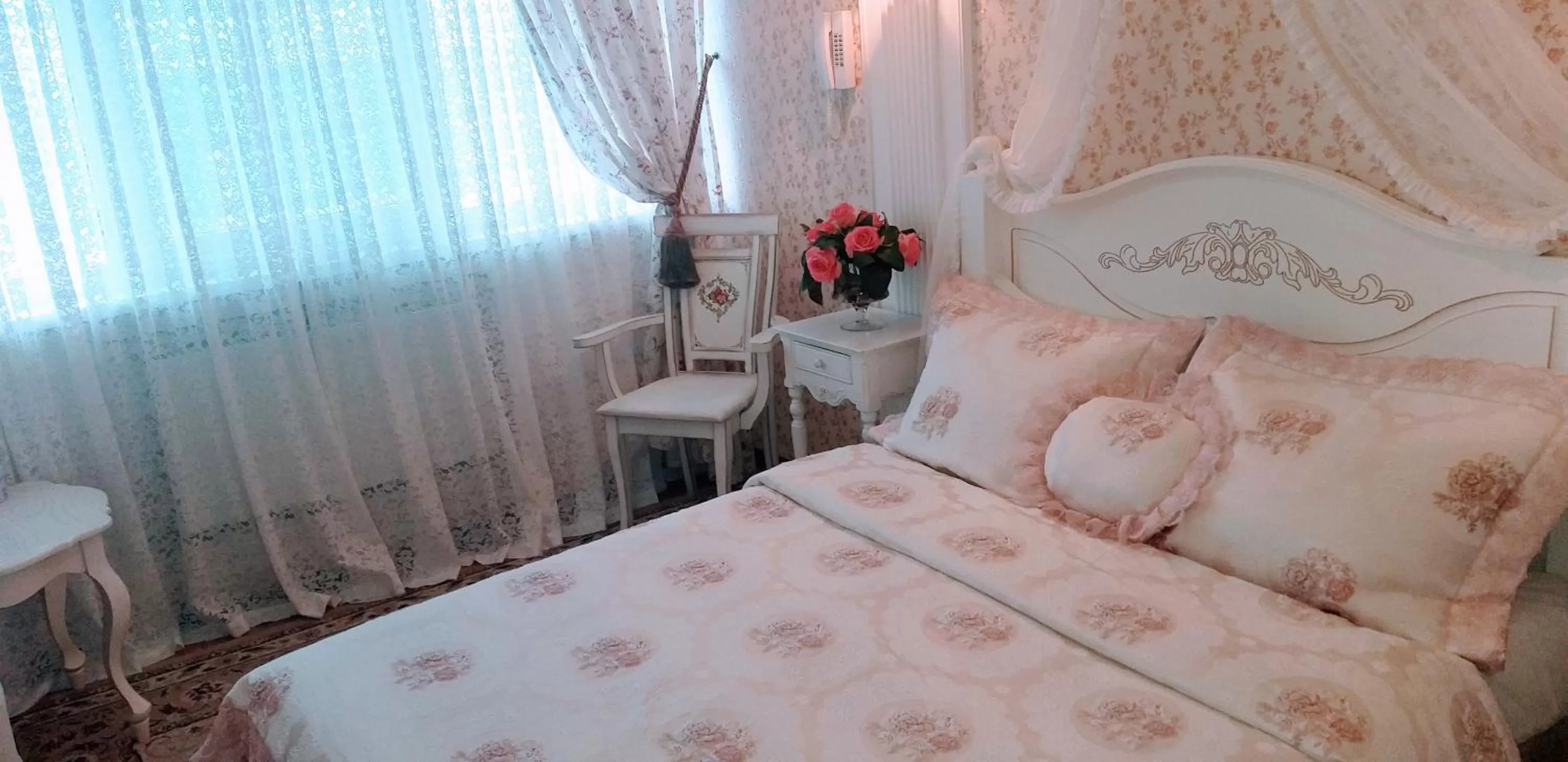 Photo of the whole room, Bed in Shalanda