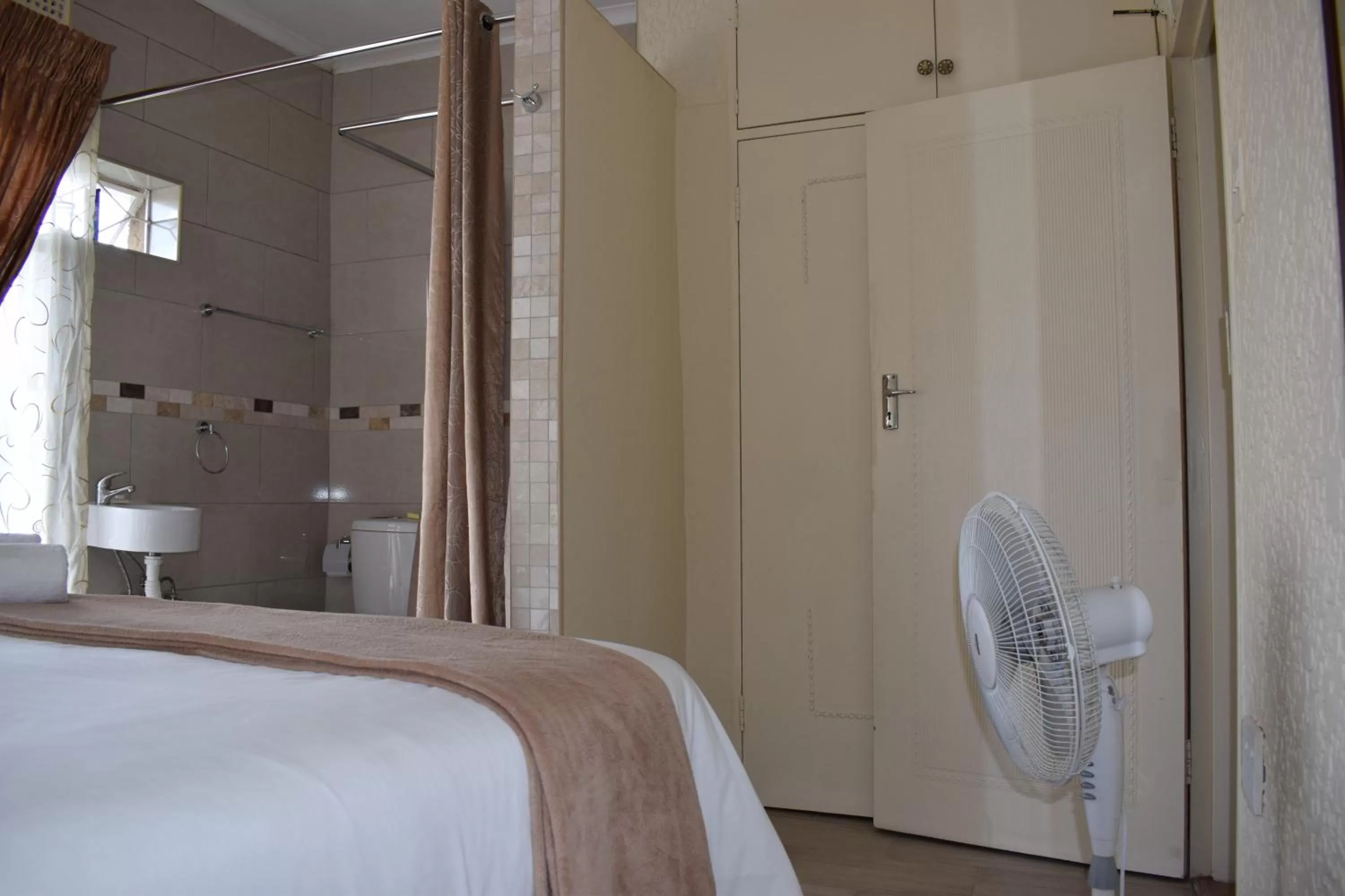 Bed, Bathroom in Moye Guest House