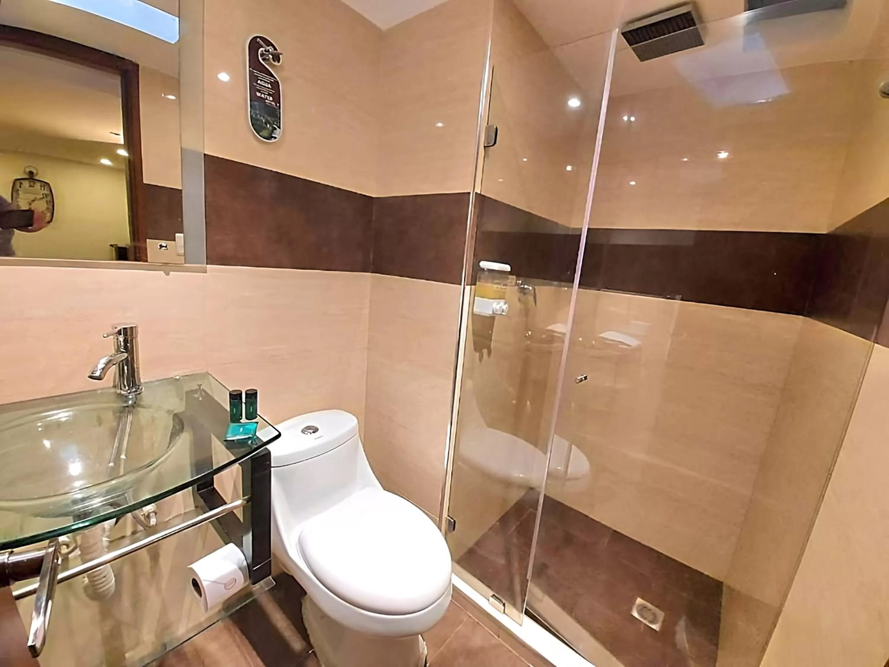 Bathroom in Hotel Santa Cruz Bogotá