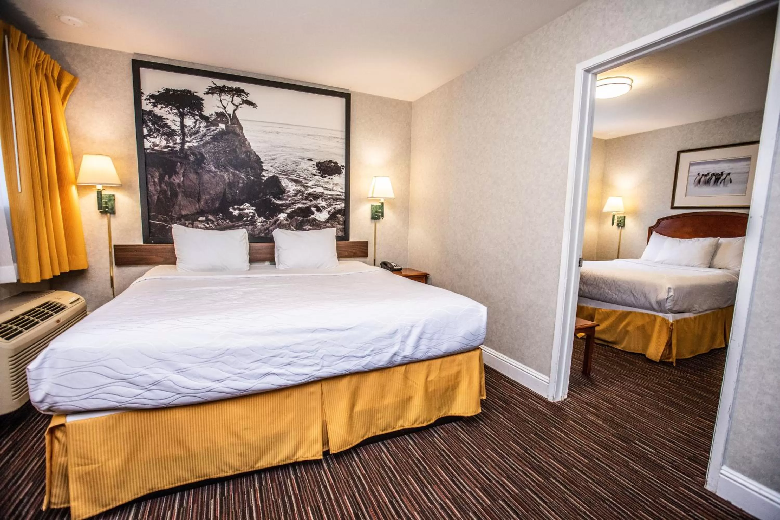 Photo of the whole room, Bed in Pelican Inn