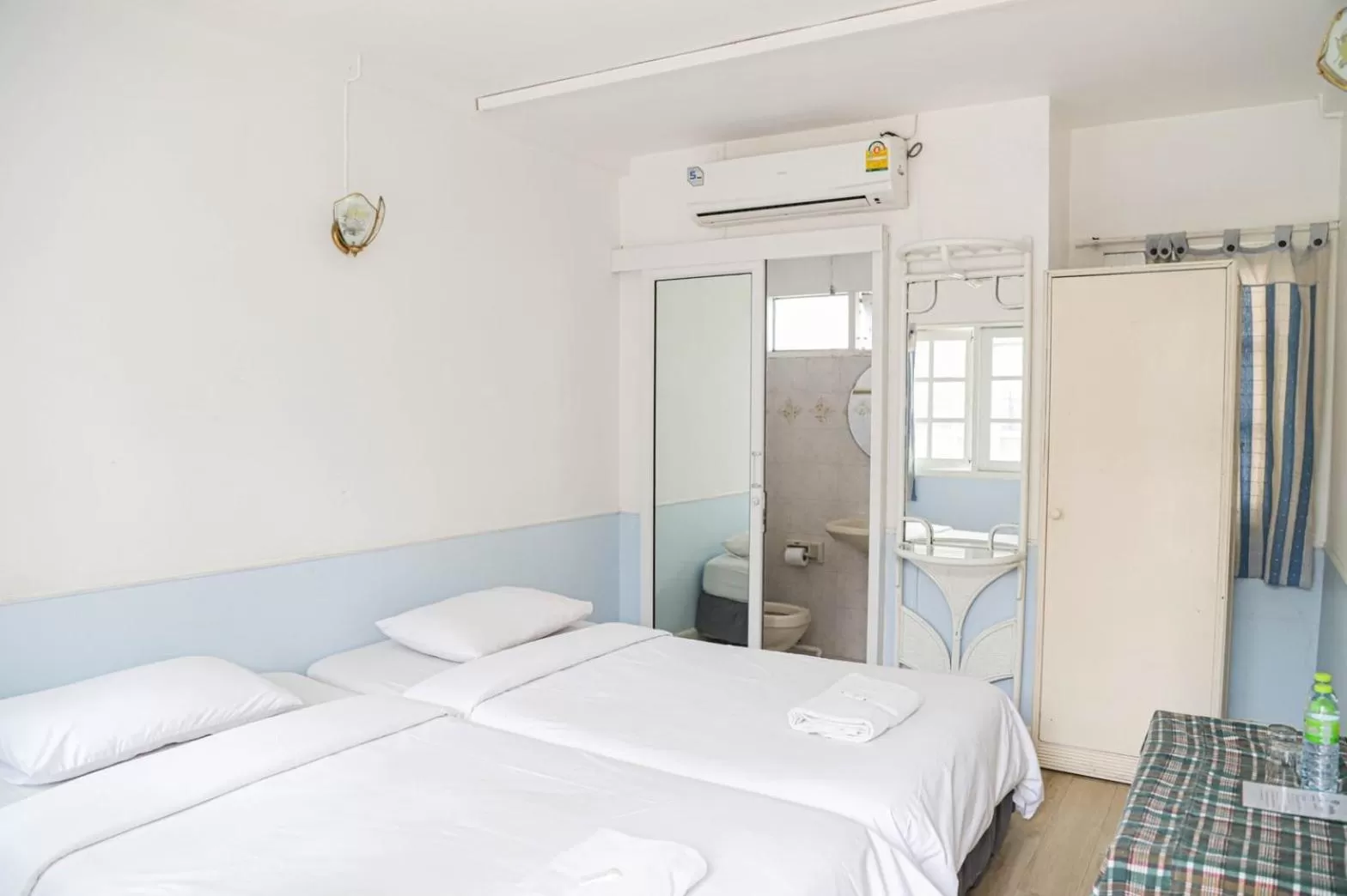 Superior Twin Room in White Lodge Hotel Bangkok