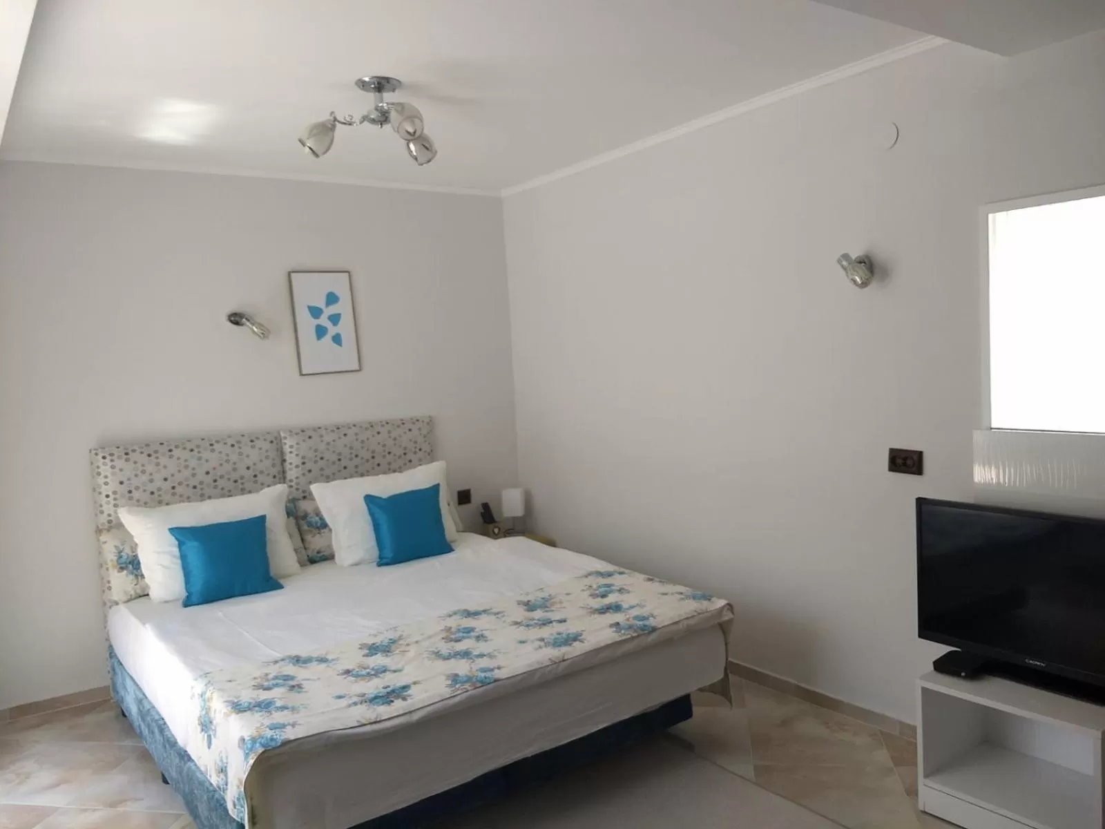 Bed in White Rose Family Guest House