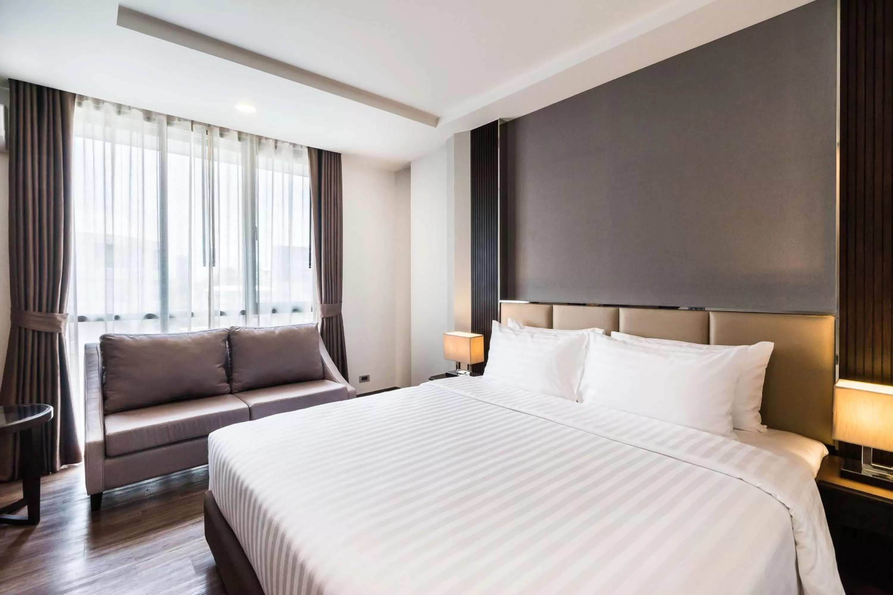 Bedroom, Bed in SureStay Plus by Best Western Sukhumvit 2