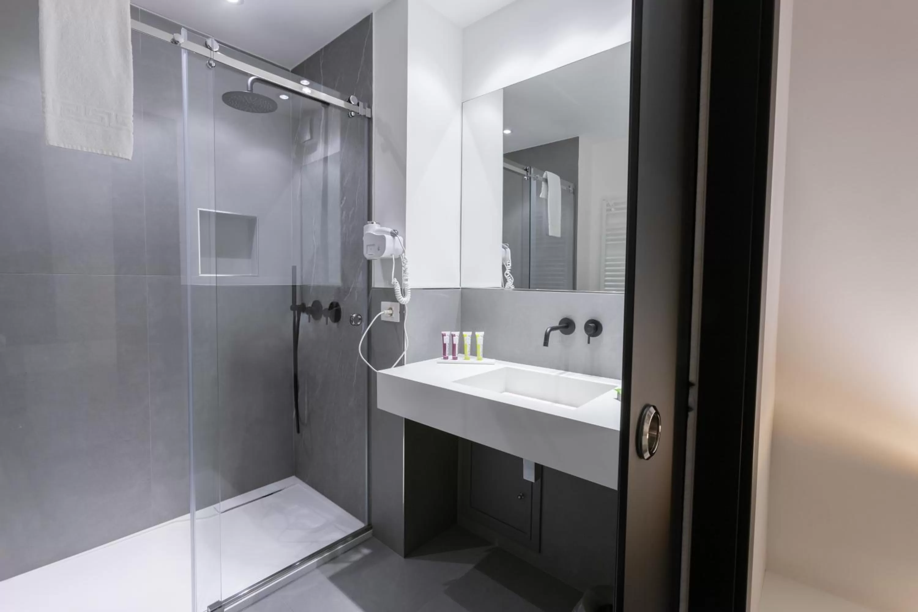 Shower in Suite Palermo Apartment