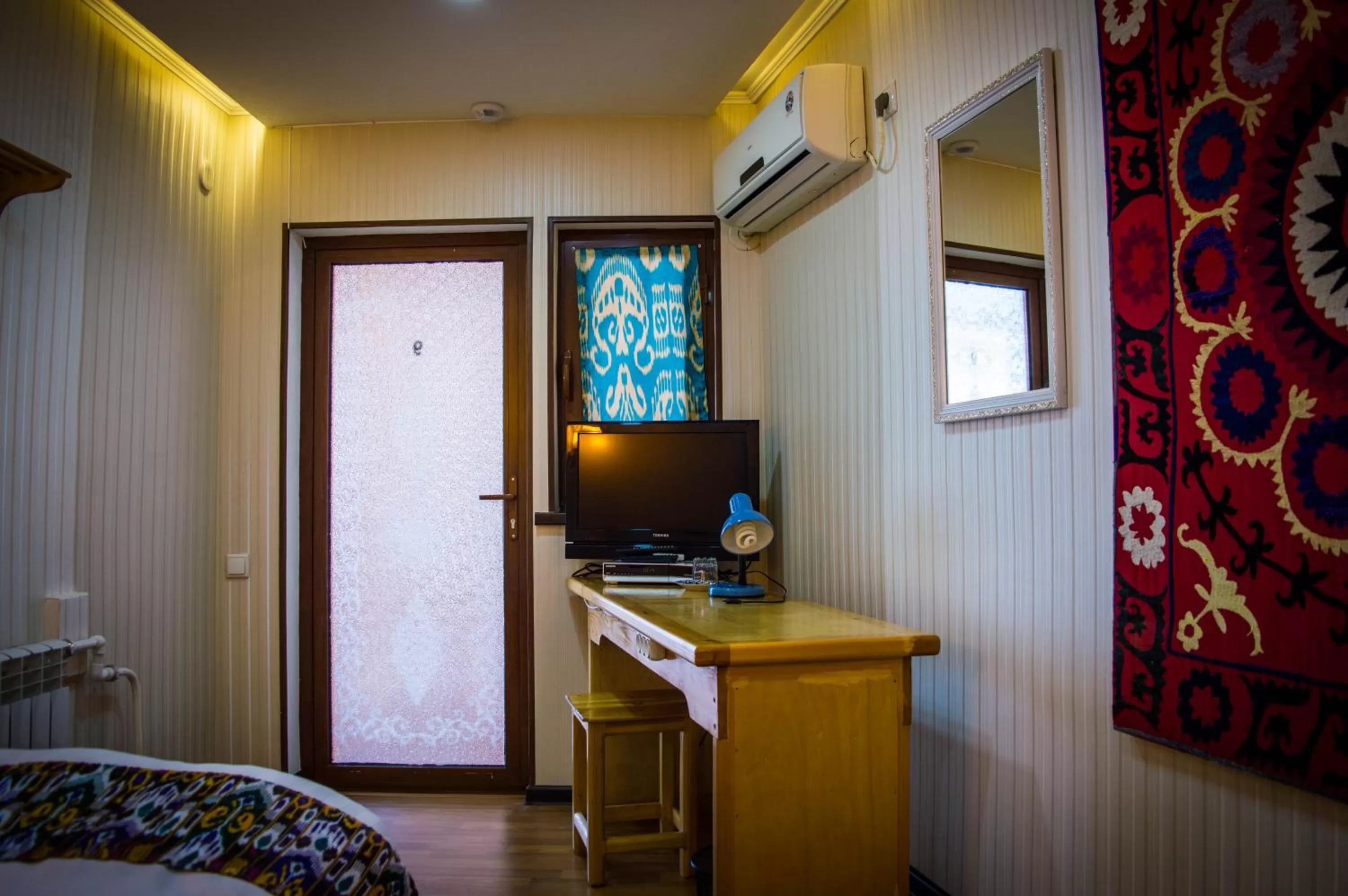 TV and multimedia, TV/Entertainment Center in Jahongir Guest House