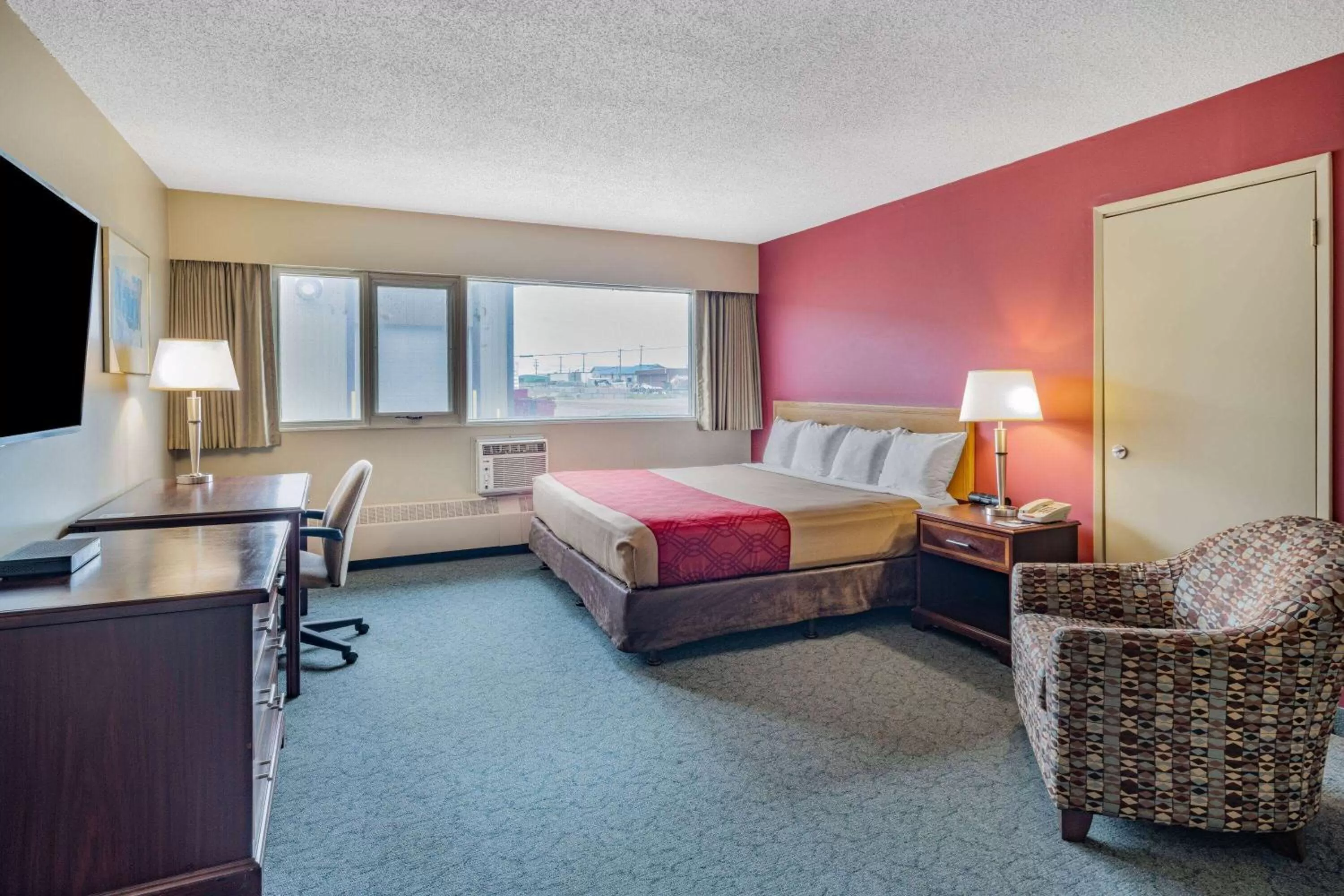 Photo of the whole room, Bed in Travelodge by Wyndham Fort St John