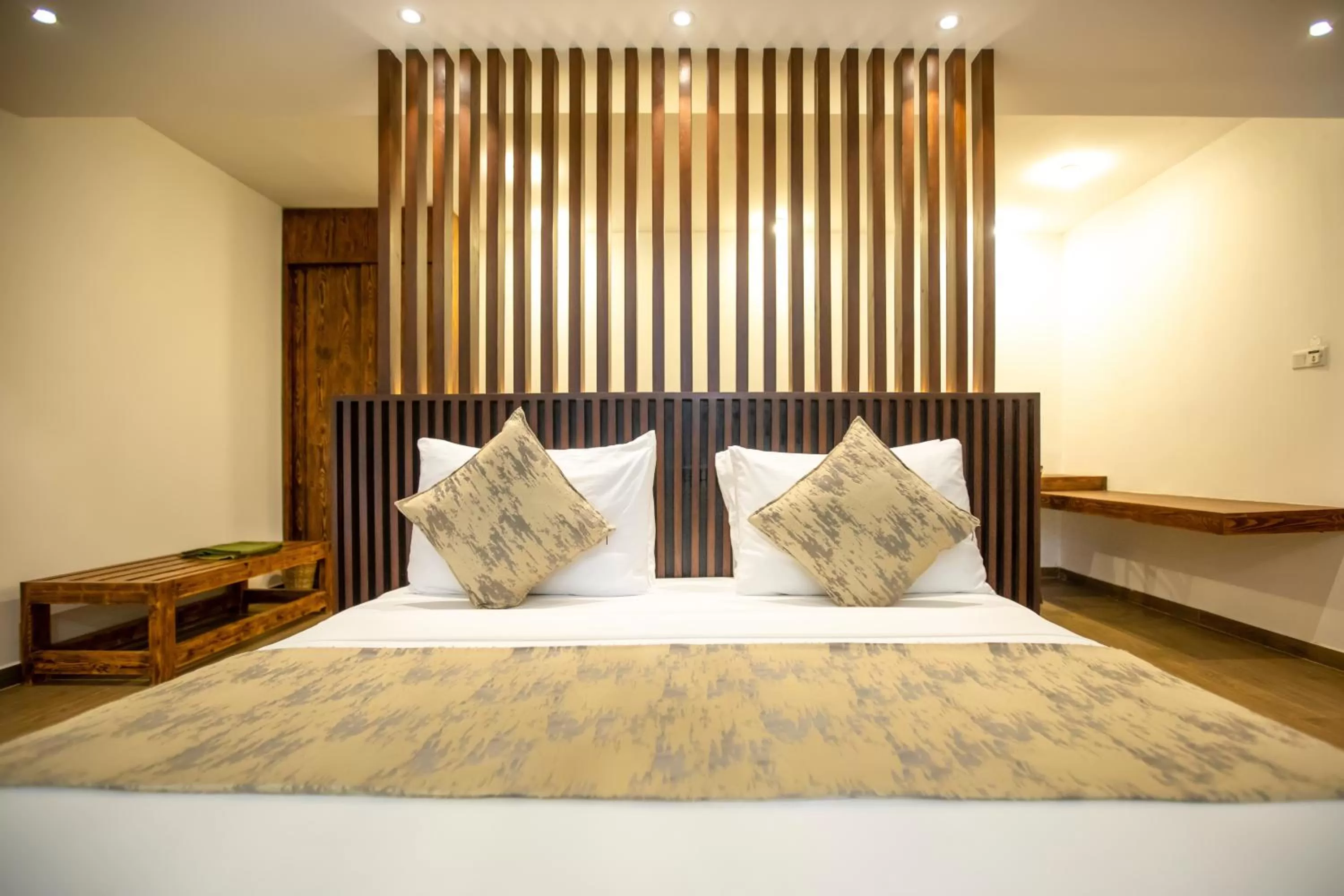 Family, Bed in Birds Park Polgahawela