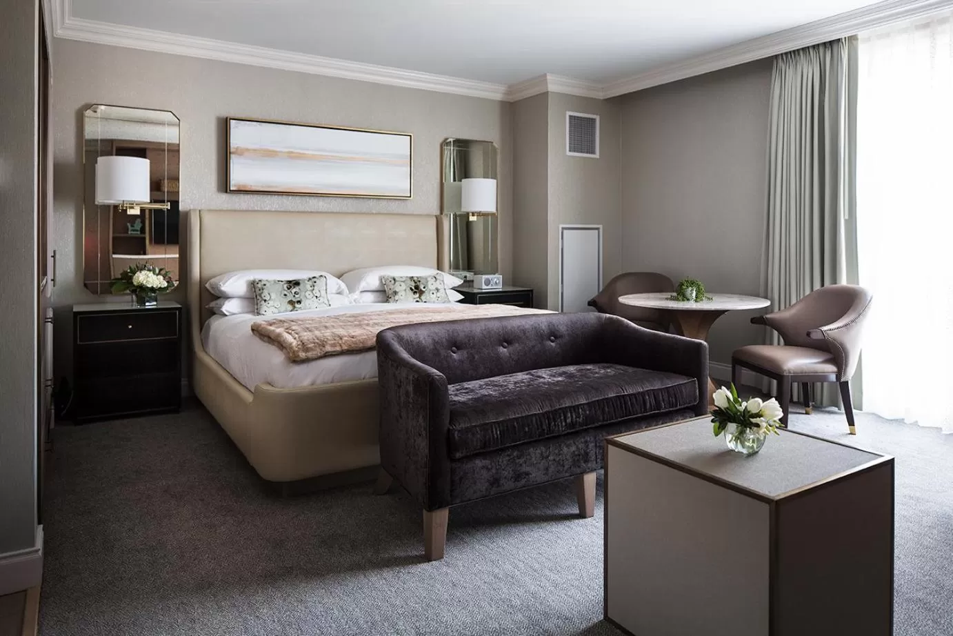 Seating area, Bed in Delamar West Hartford
