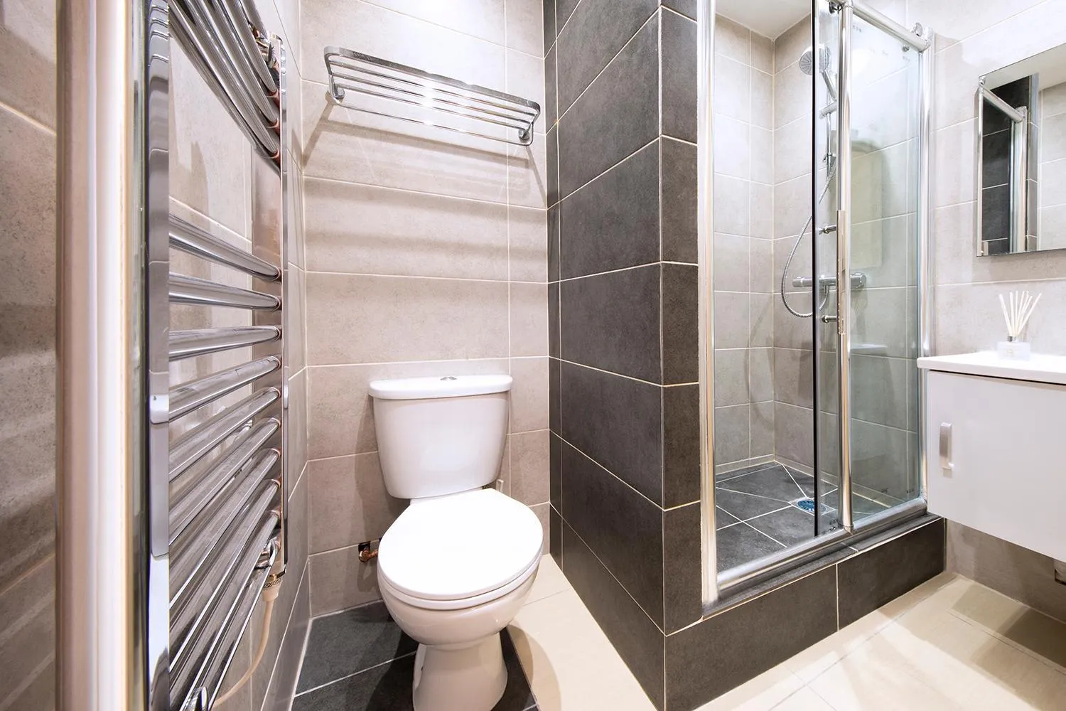 Shower in City Inn Russell Square