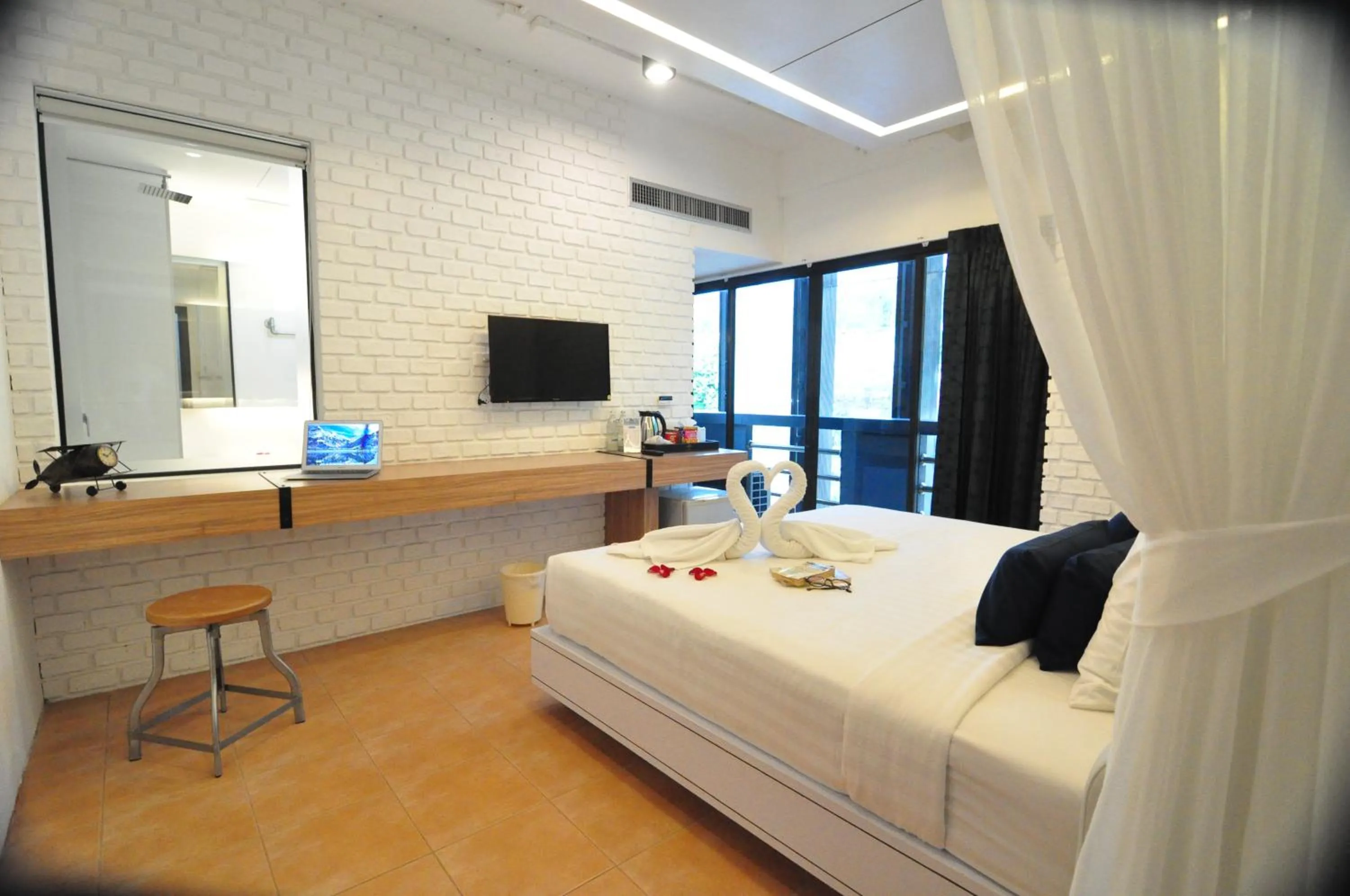 Bedroom, Bed in Forty Winks Phuket Hotel