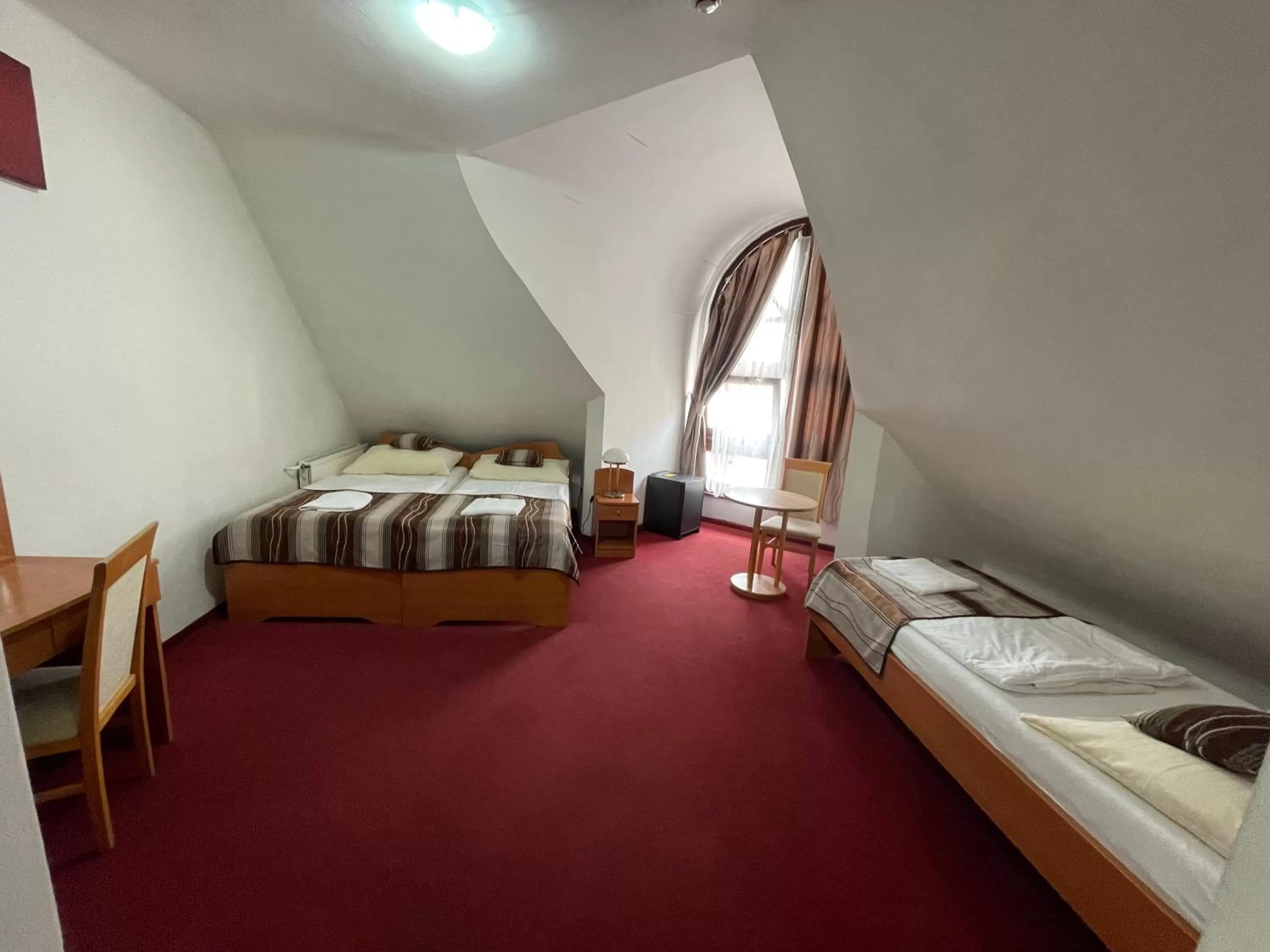 Bed in Hotel Minaret&Étterem