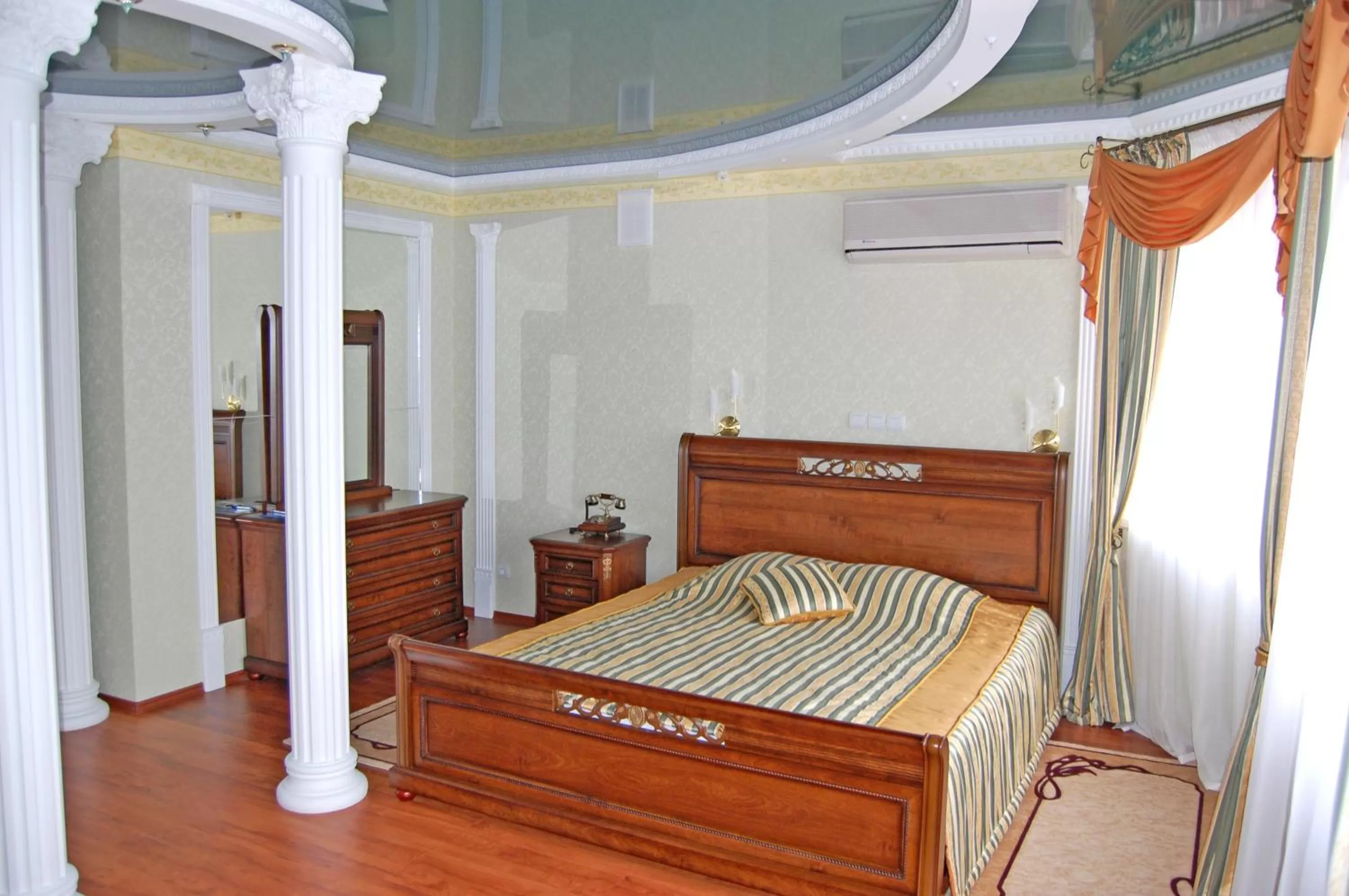 Photo of the whole room, Bed in Hotel Prydesnyansky