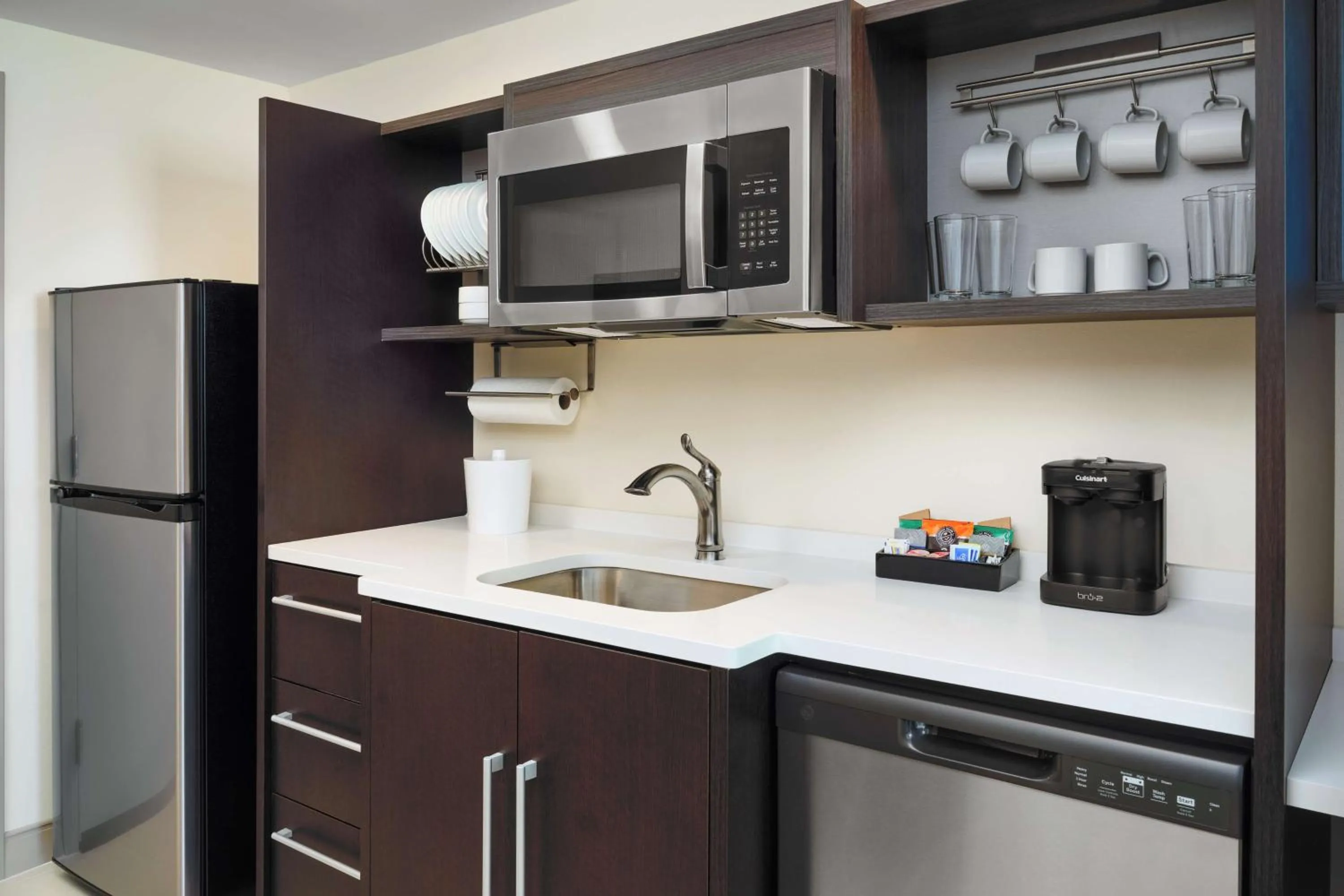 Kitchen or kitchenette in Home2 Suites By Hilton Richmond Glenside