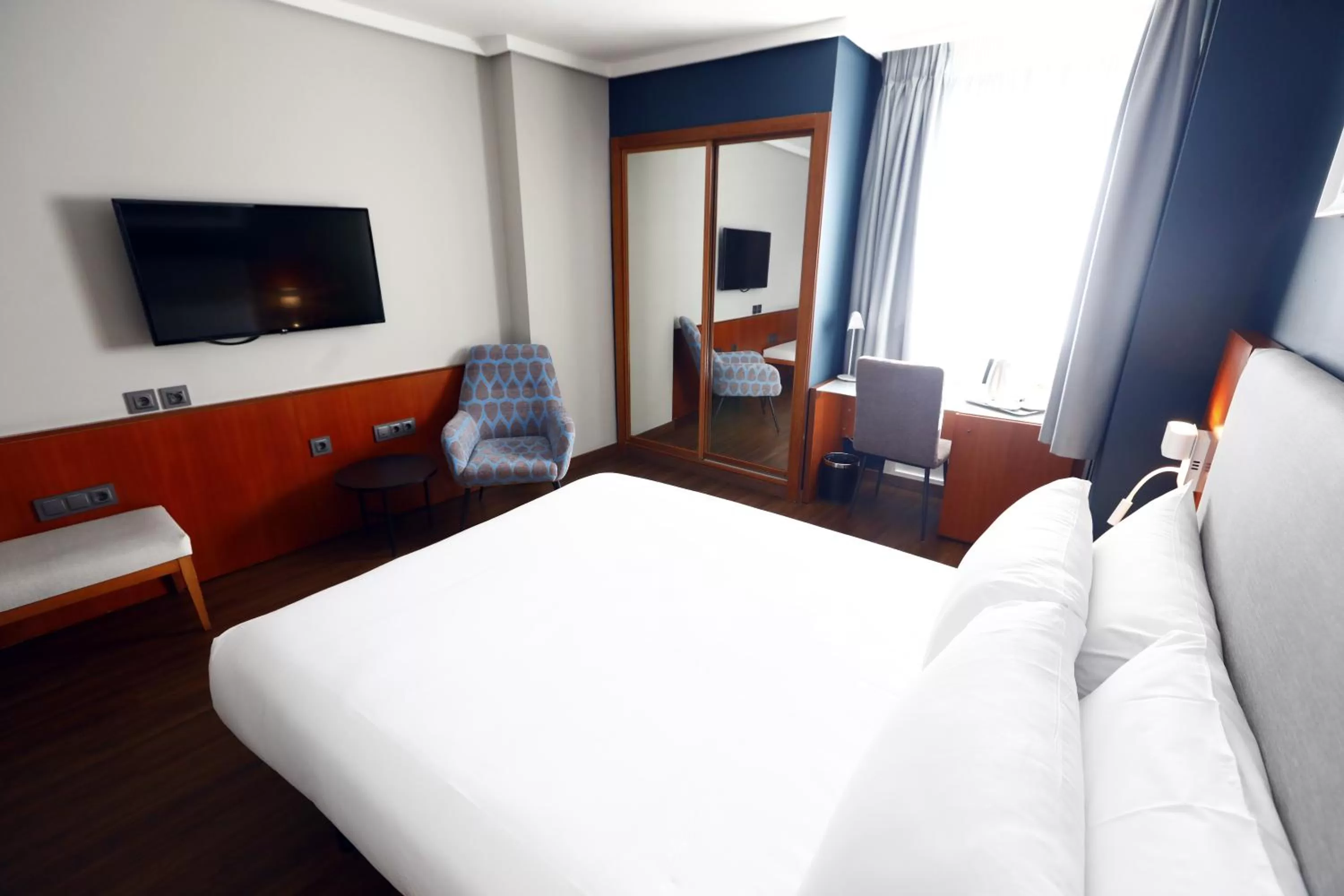 Bed in Travelodge Madrid Coslada Aeropuerto