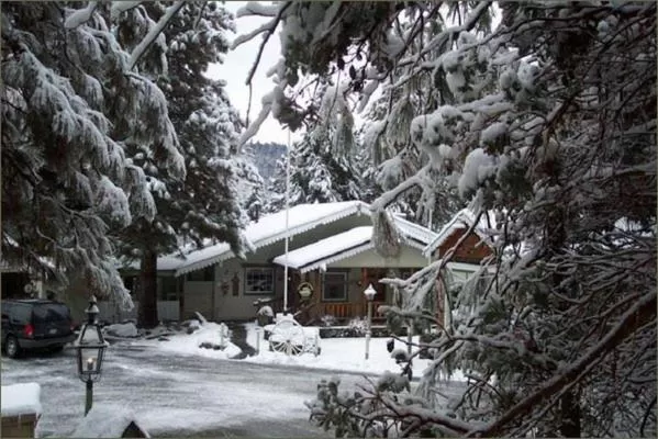 Facade/entrance in Narrow Gauge Inn