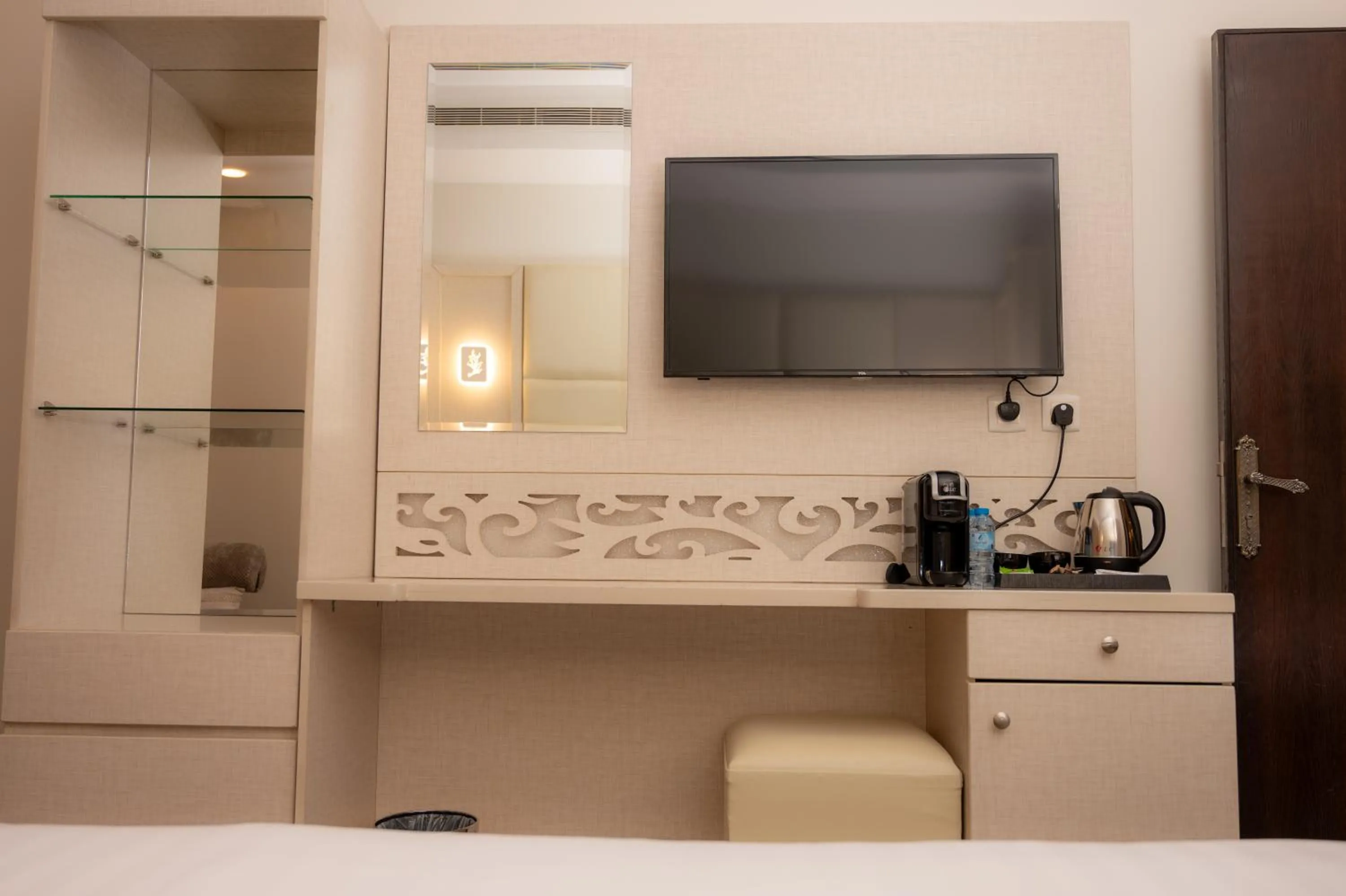 TV and multimedia in Areen Hotel فندق ارين