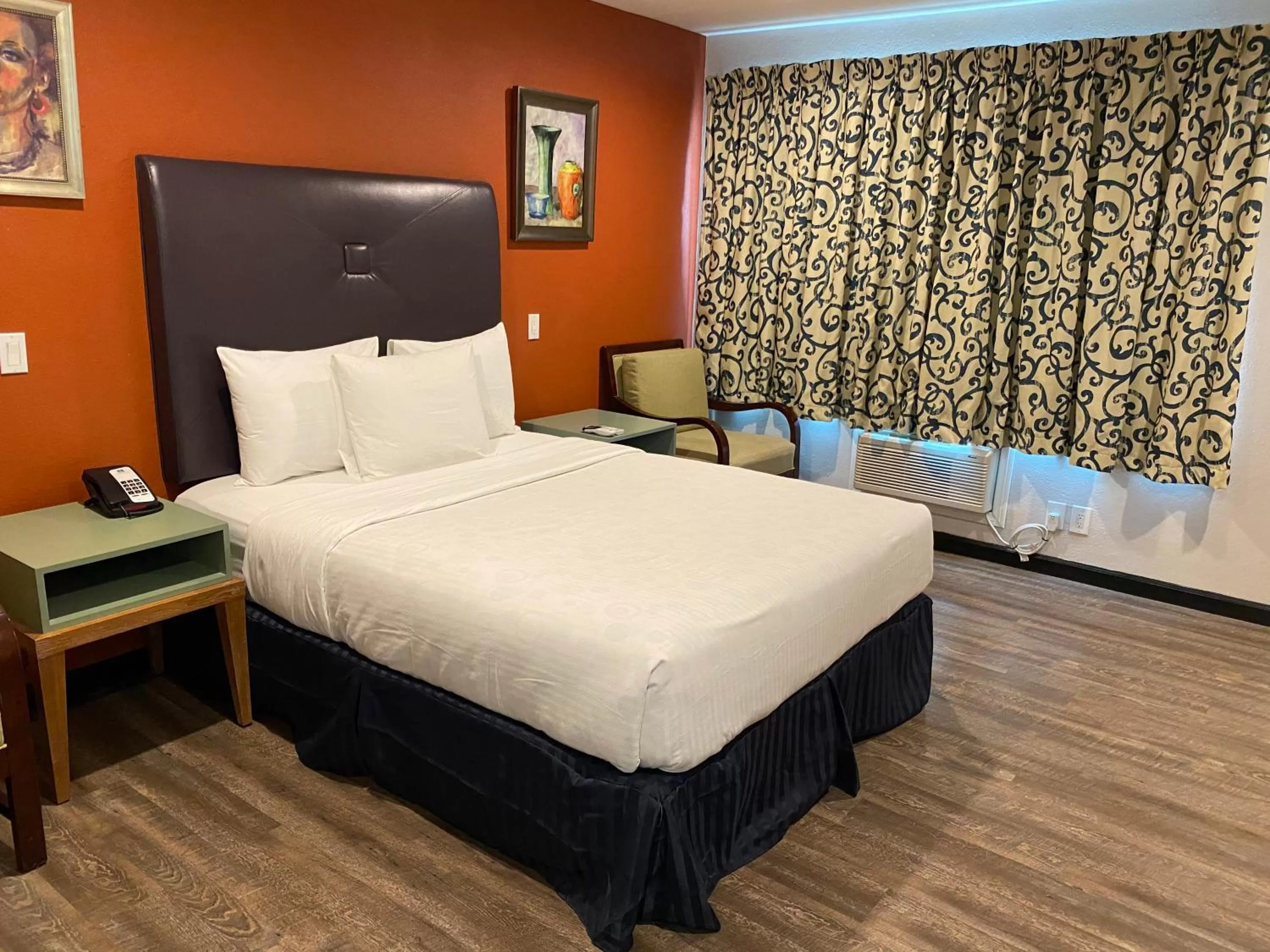 Standard King Room - Non-Smoking  in Motel 6 Ridgecrest, CA China Lake