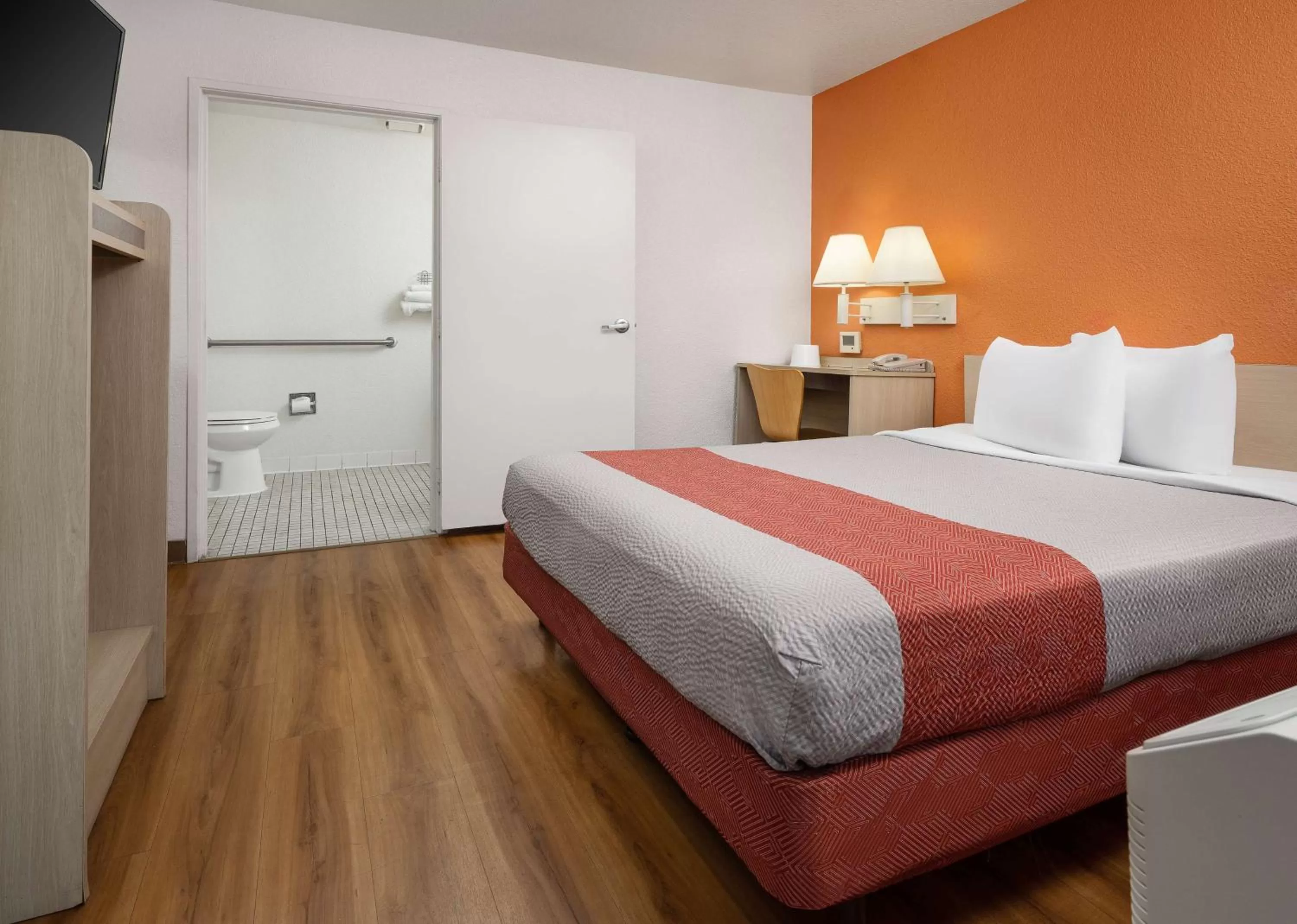 Bedroom, Bed in Motel 6-Buena Park, CA - Knotts Berry Farm - Disneyland