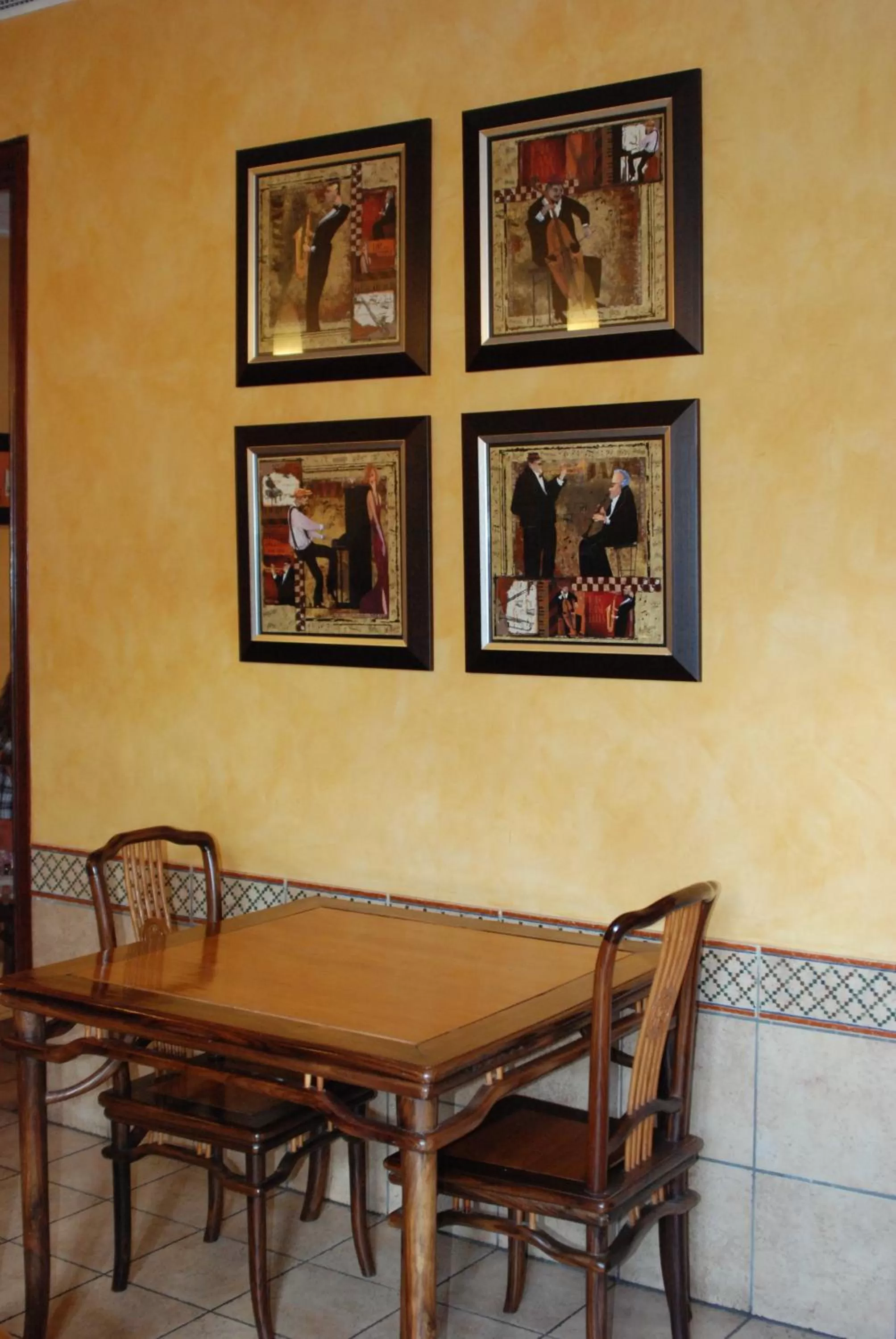 Restaurant/places to eat in L'Agora Hotel