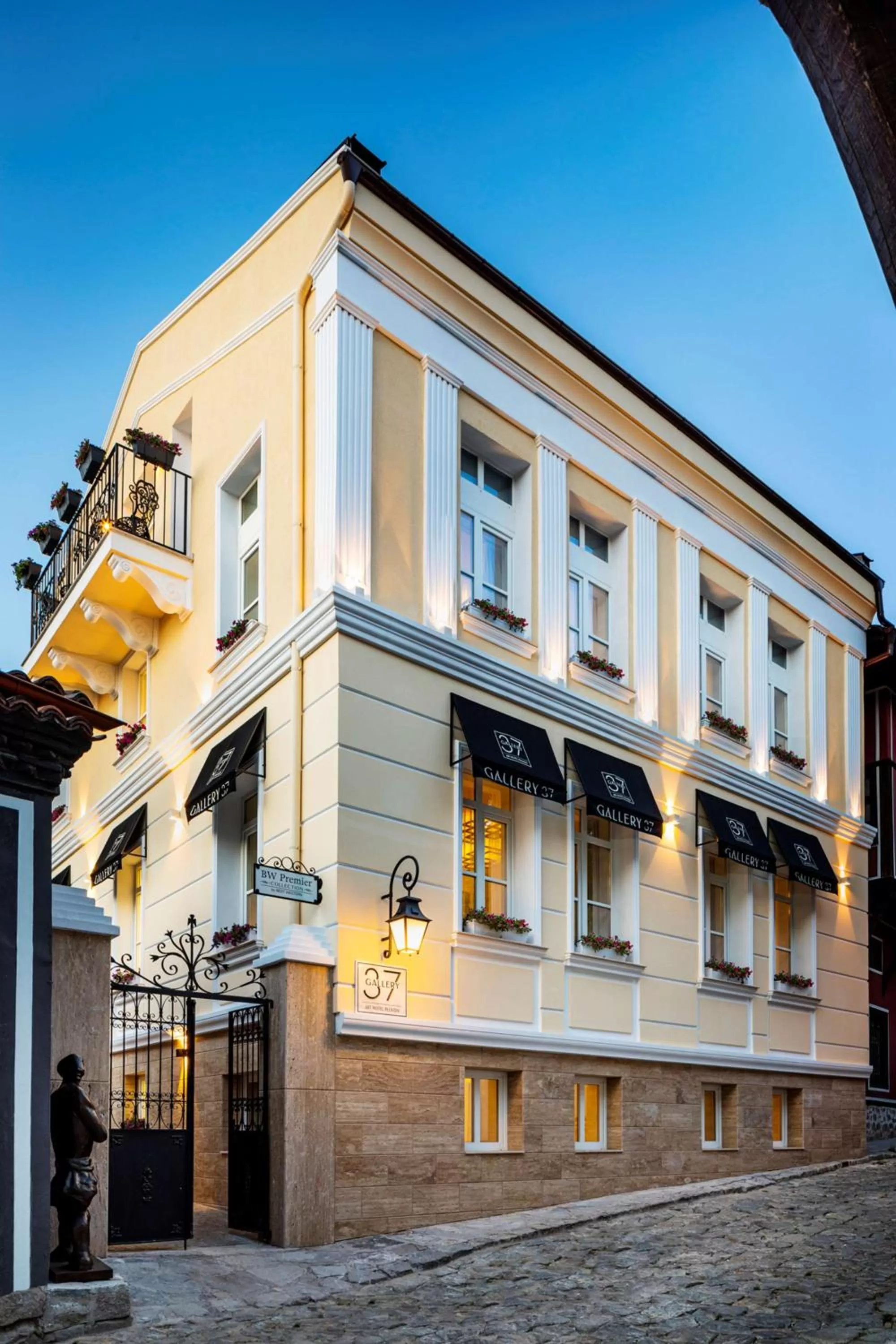 Property building in Gallery 37 Powered by ASTON