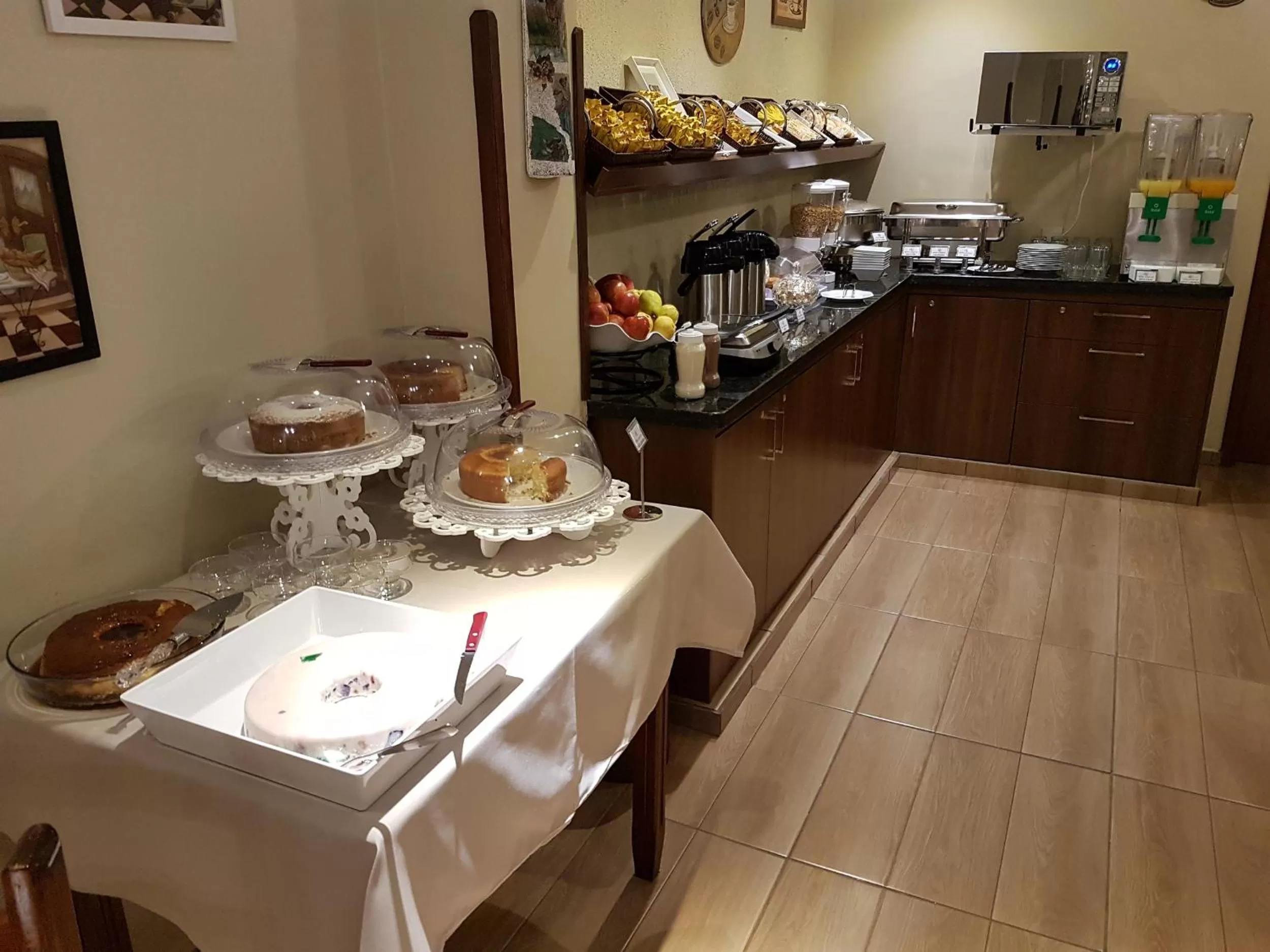 Breakfast, Restaurant/Places to Eat in Hotel Barretos