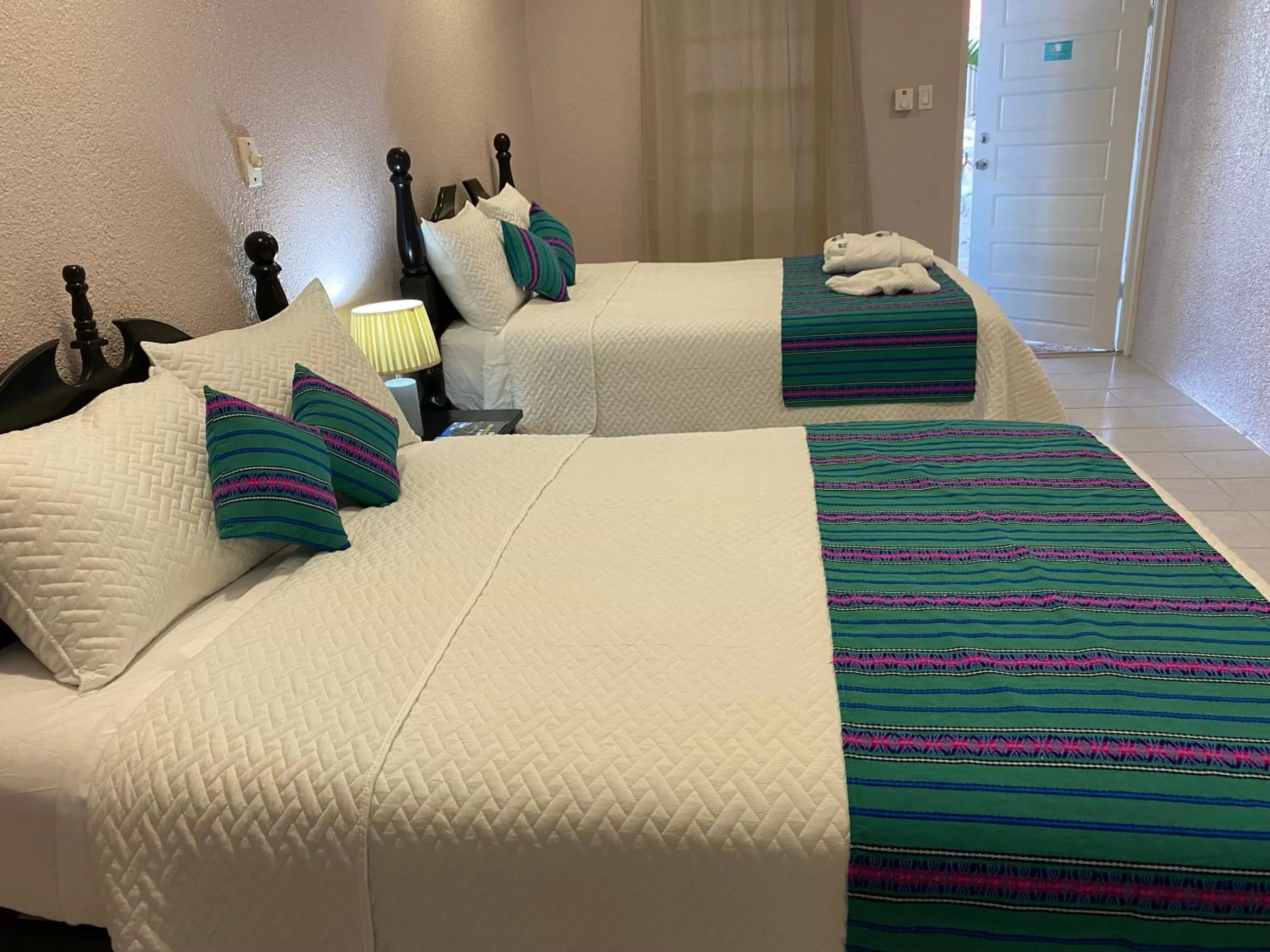 Bedroom, Bed in La Isla Resort