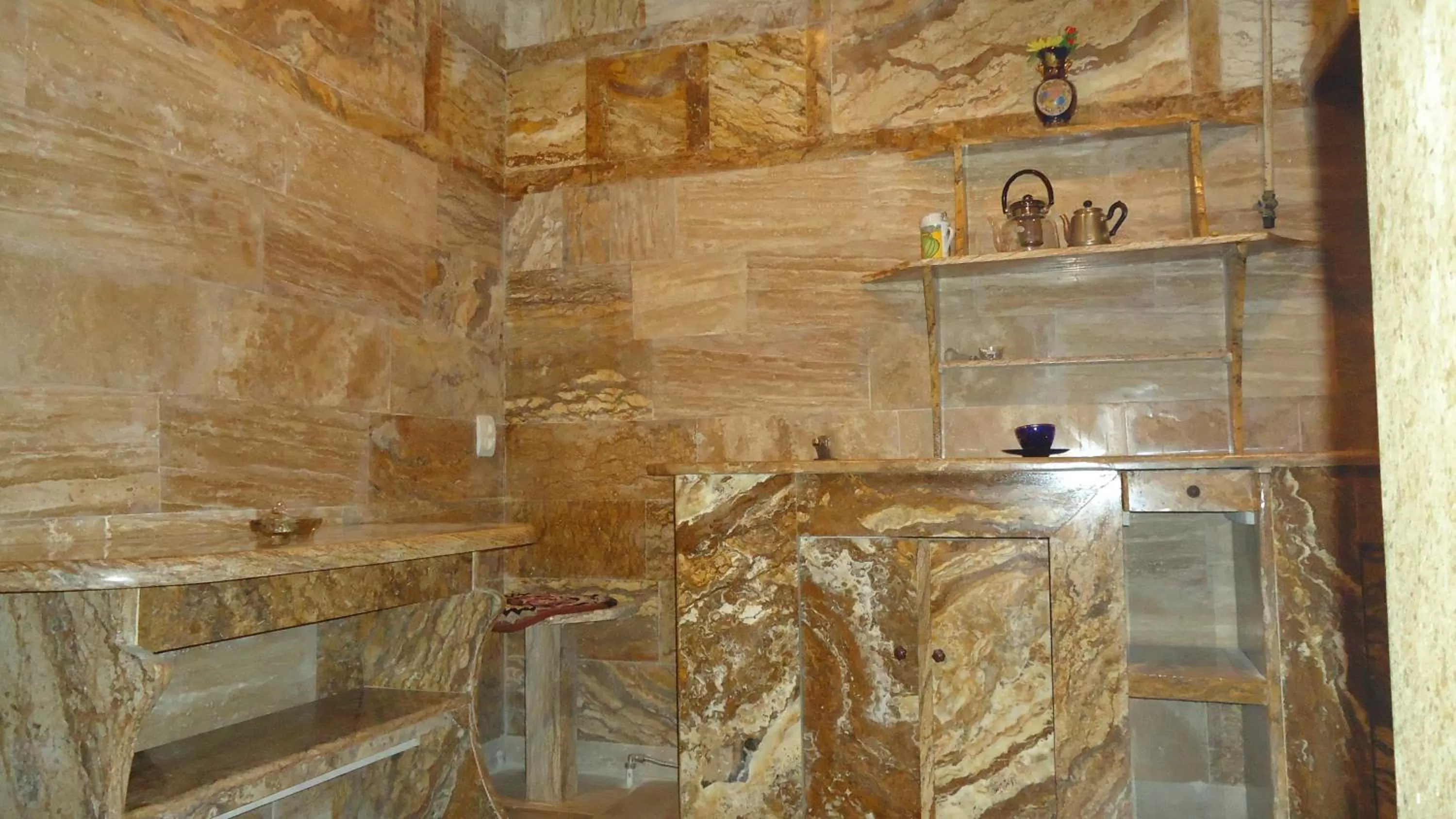 Communal kitchen, Bathroom in Spandaryan House