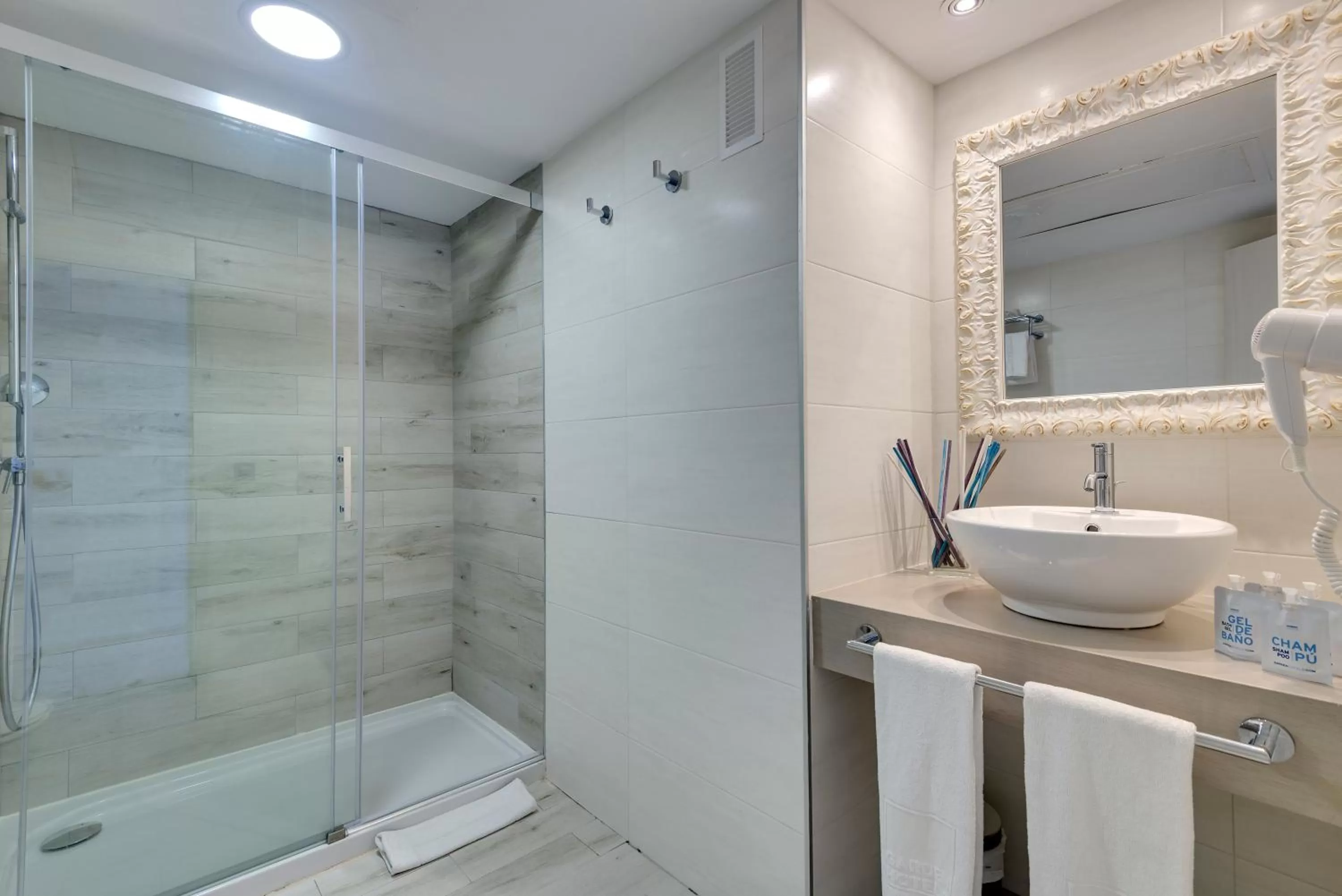 Bathroom in Alcudia Garden Aparthotel