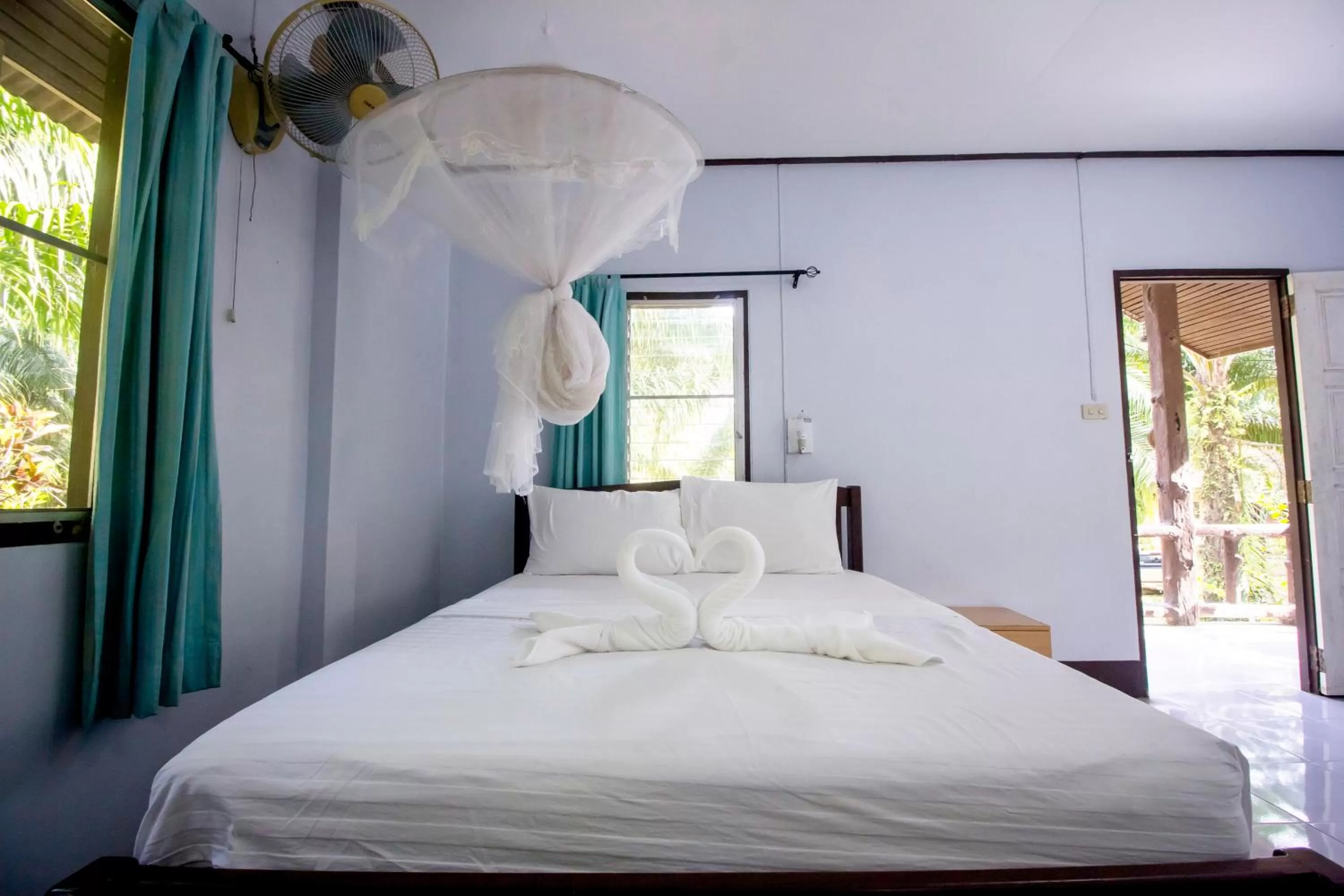 Bed in Khao Sok Palmview Resort