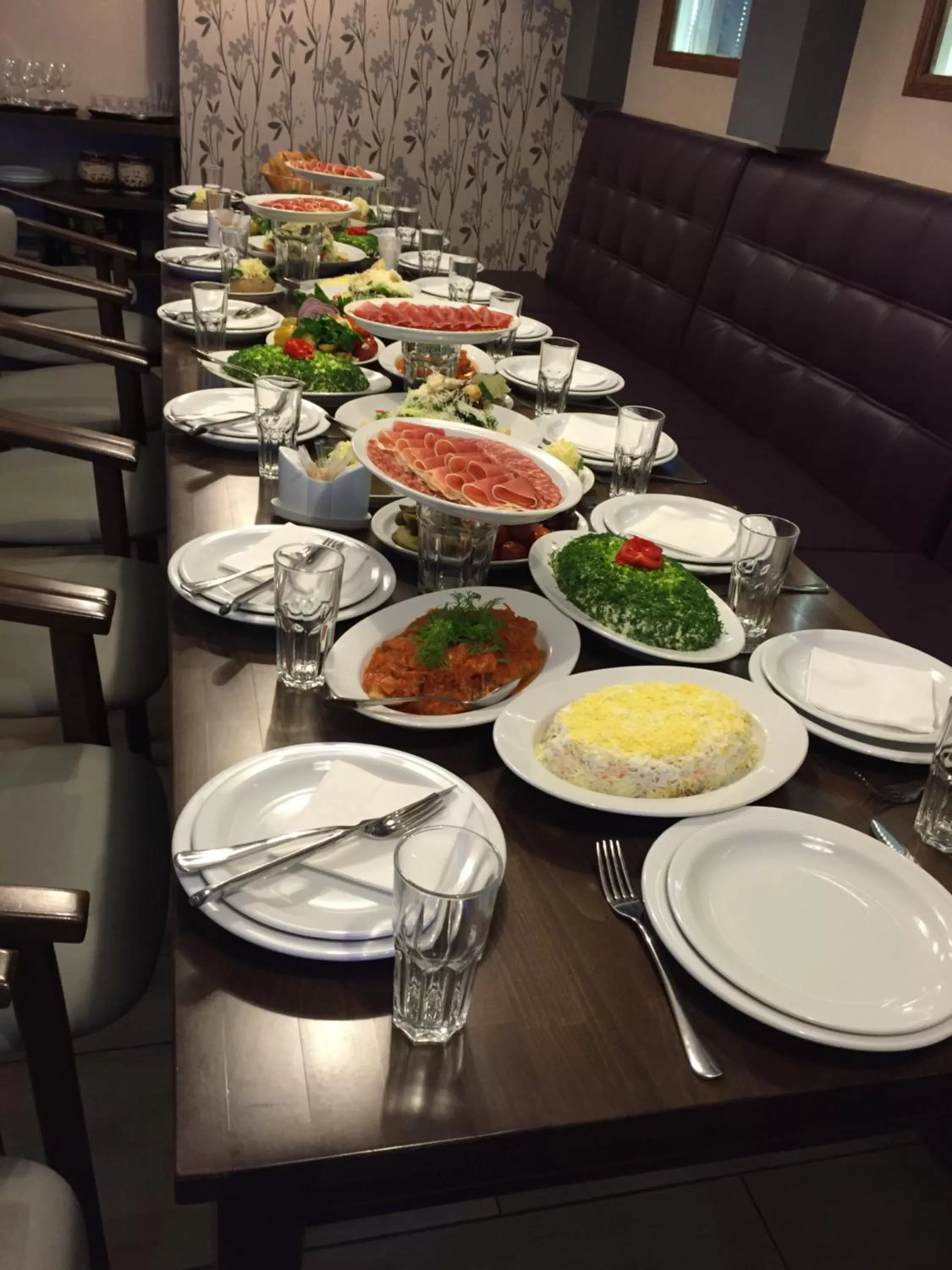 Lounge or bar in irisHotels