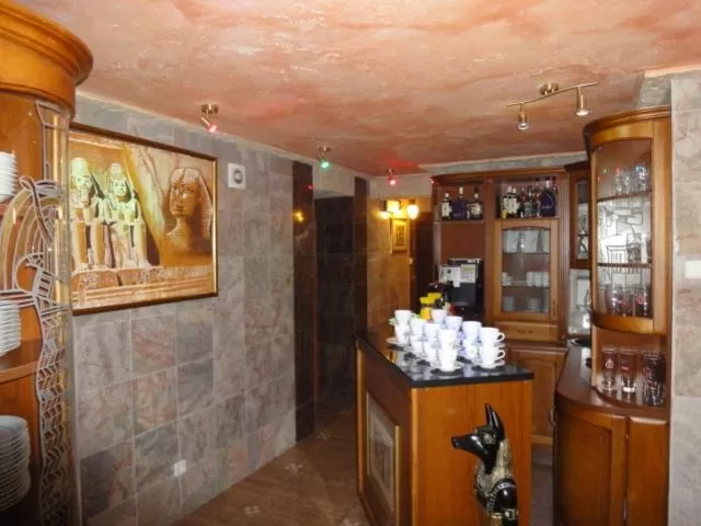 Restaurant/places to eat in Hotel Faraon