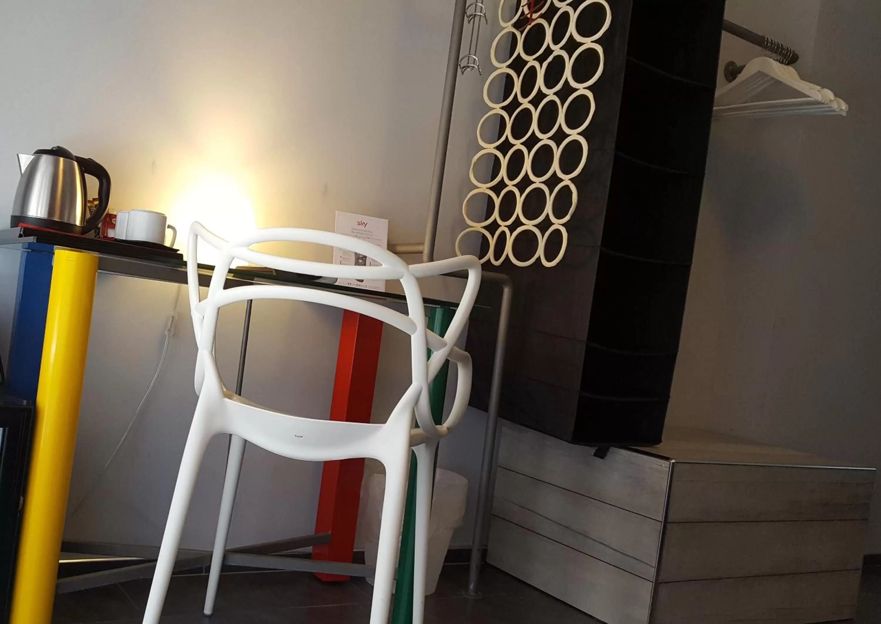 Coffee/tea facilities in Alma Hotel