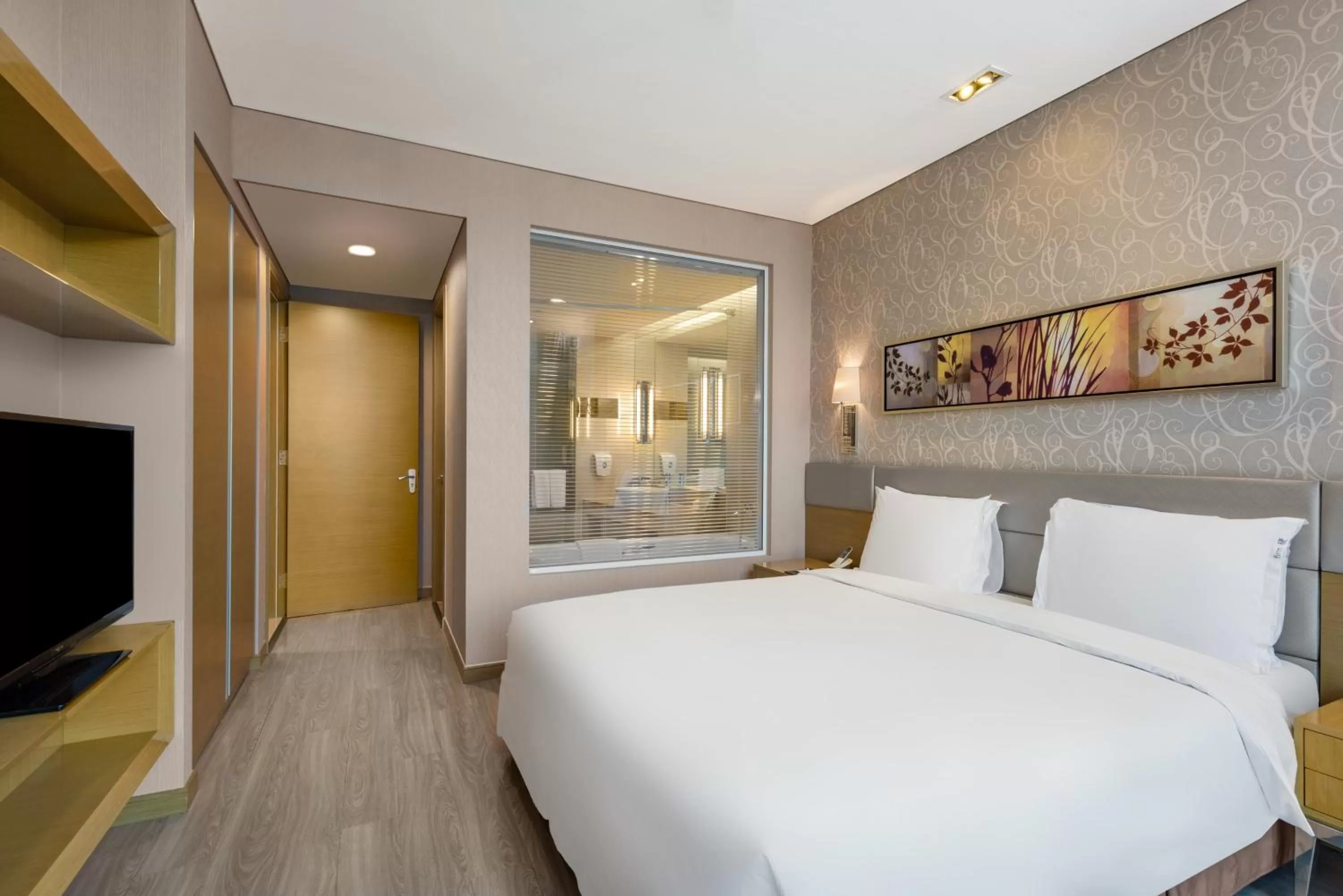 Photo of the whole room, Bed in Holiday Inn Express Beijing Yizhuang by IHG