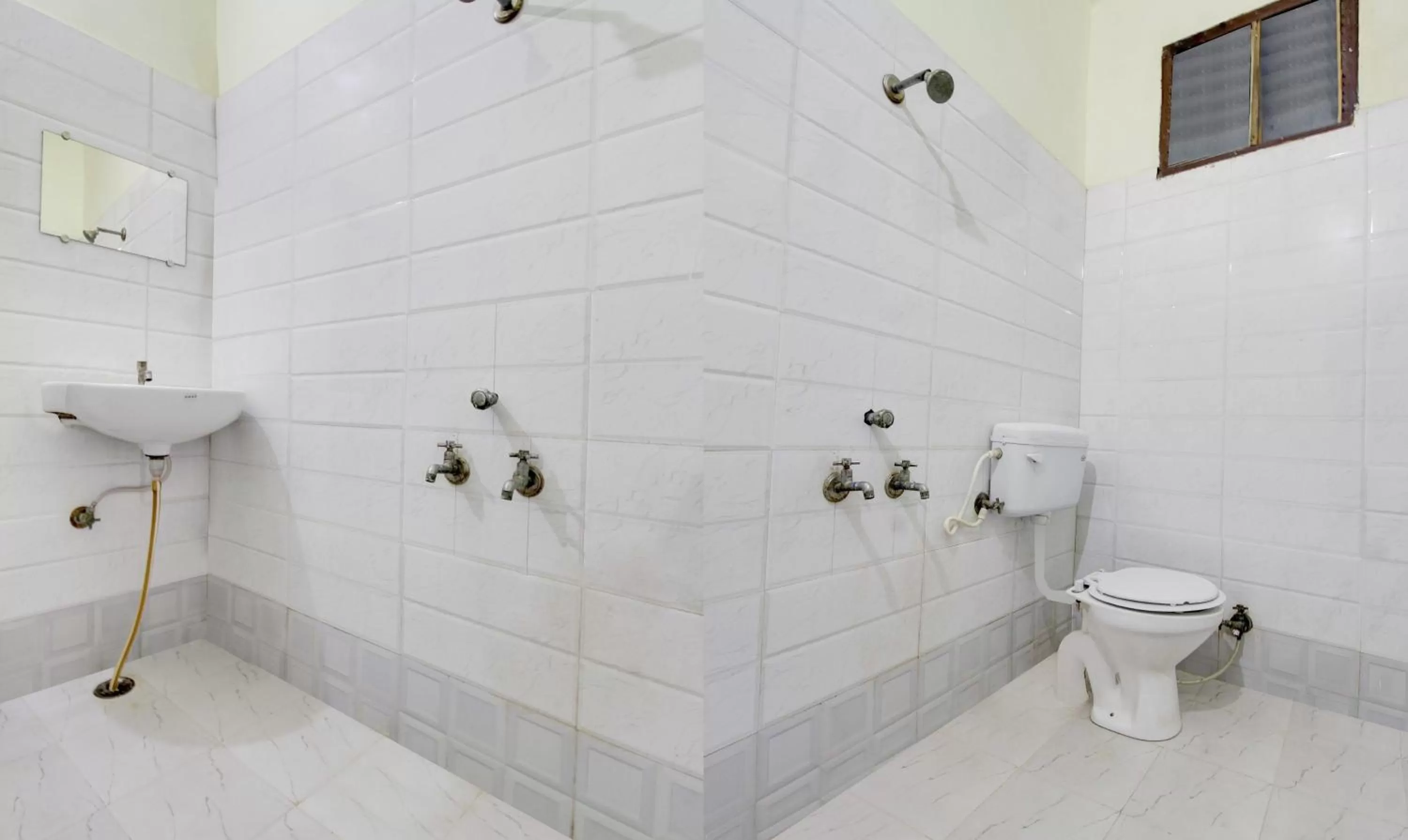 Bathroom in Itsy By Treebo - Royal Monarch