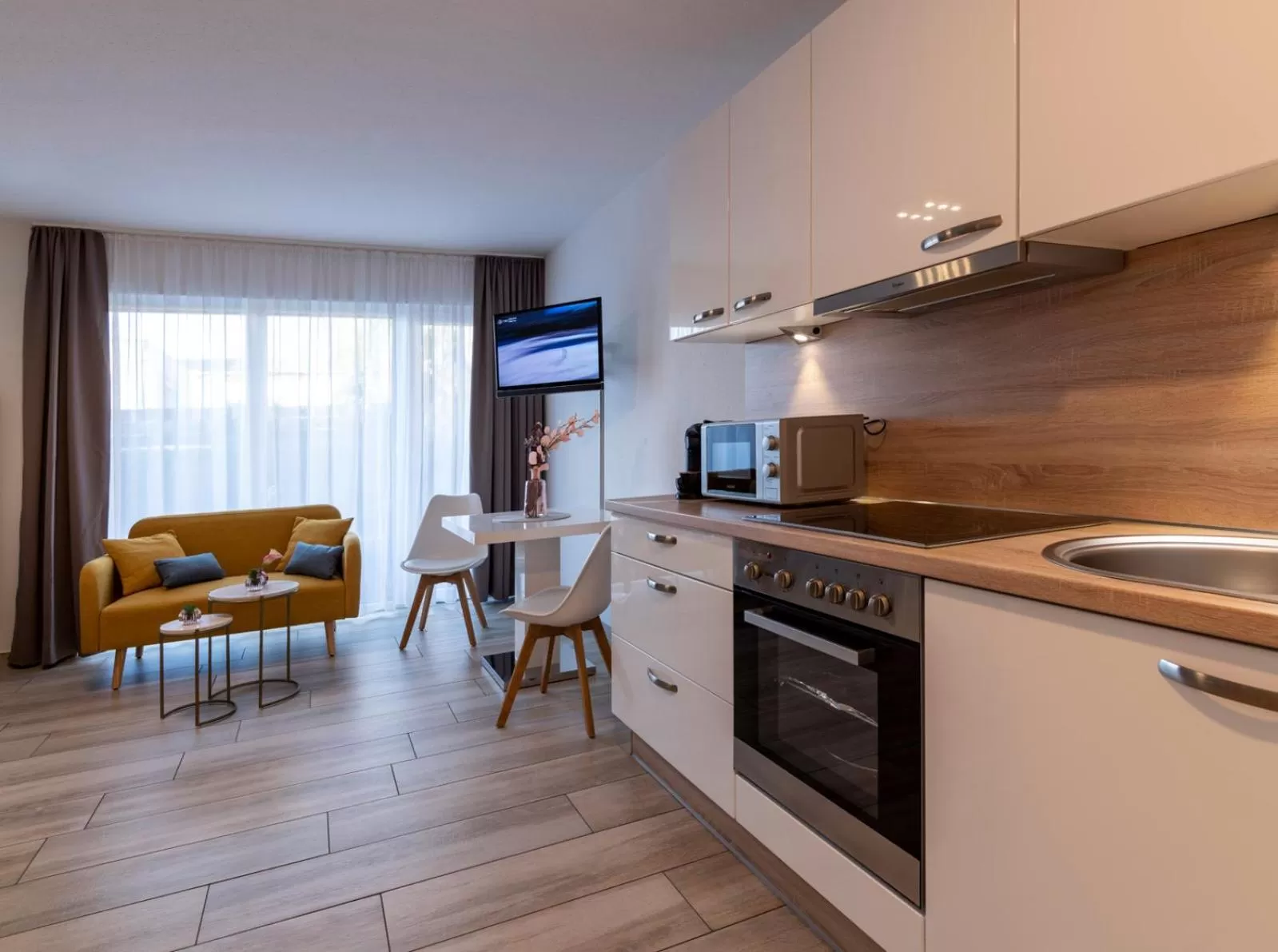 Kitchen/Kitchenette in GLEUEL INN - digital hotel & serviced apartments & boardinghouse mit voll ausgestatteten Küchen