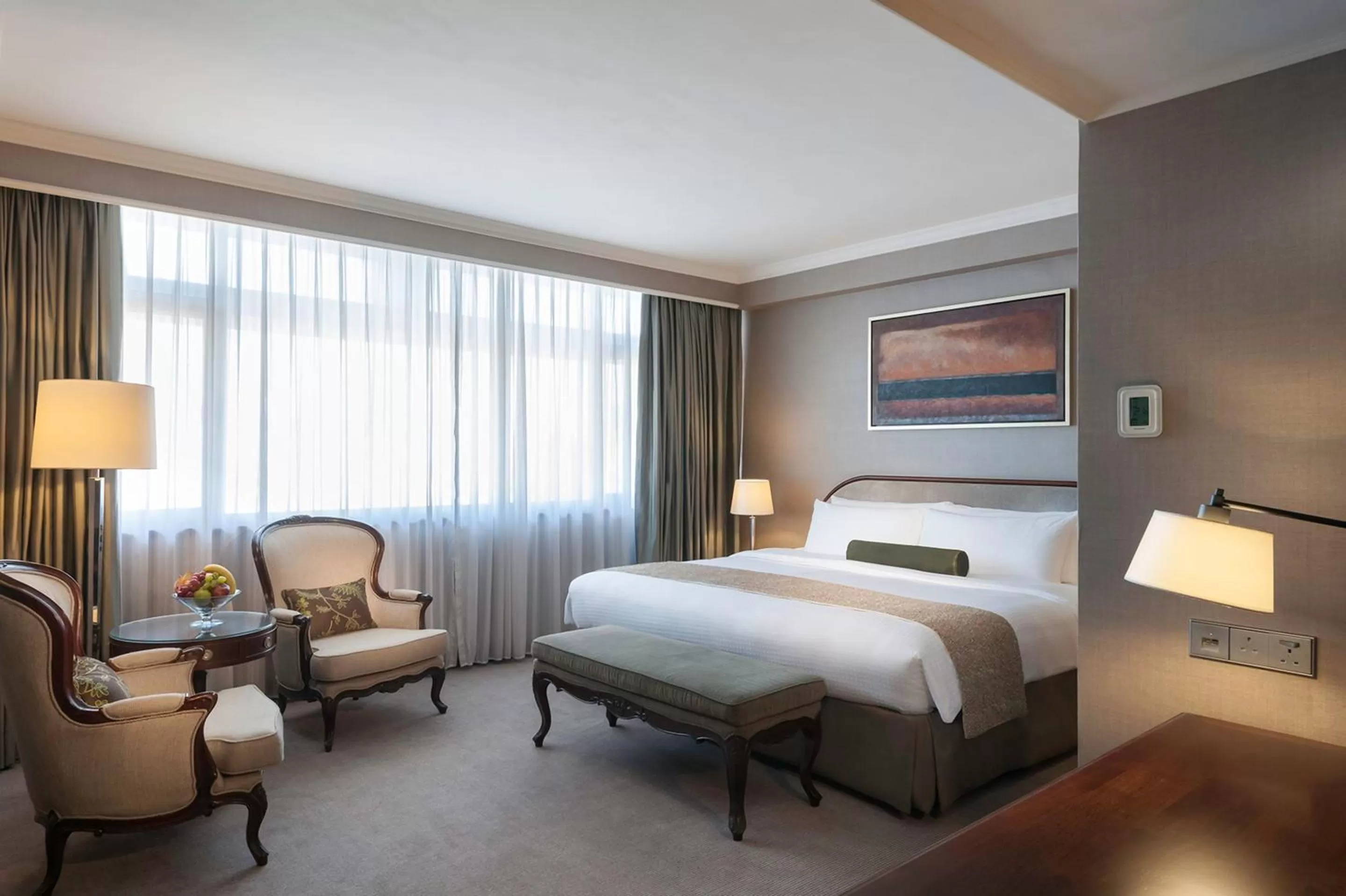 Photo of the whole room, Bed in Marco Polo Hongkong Hotel